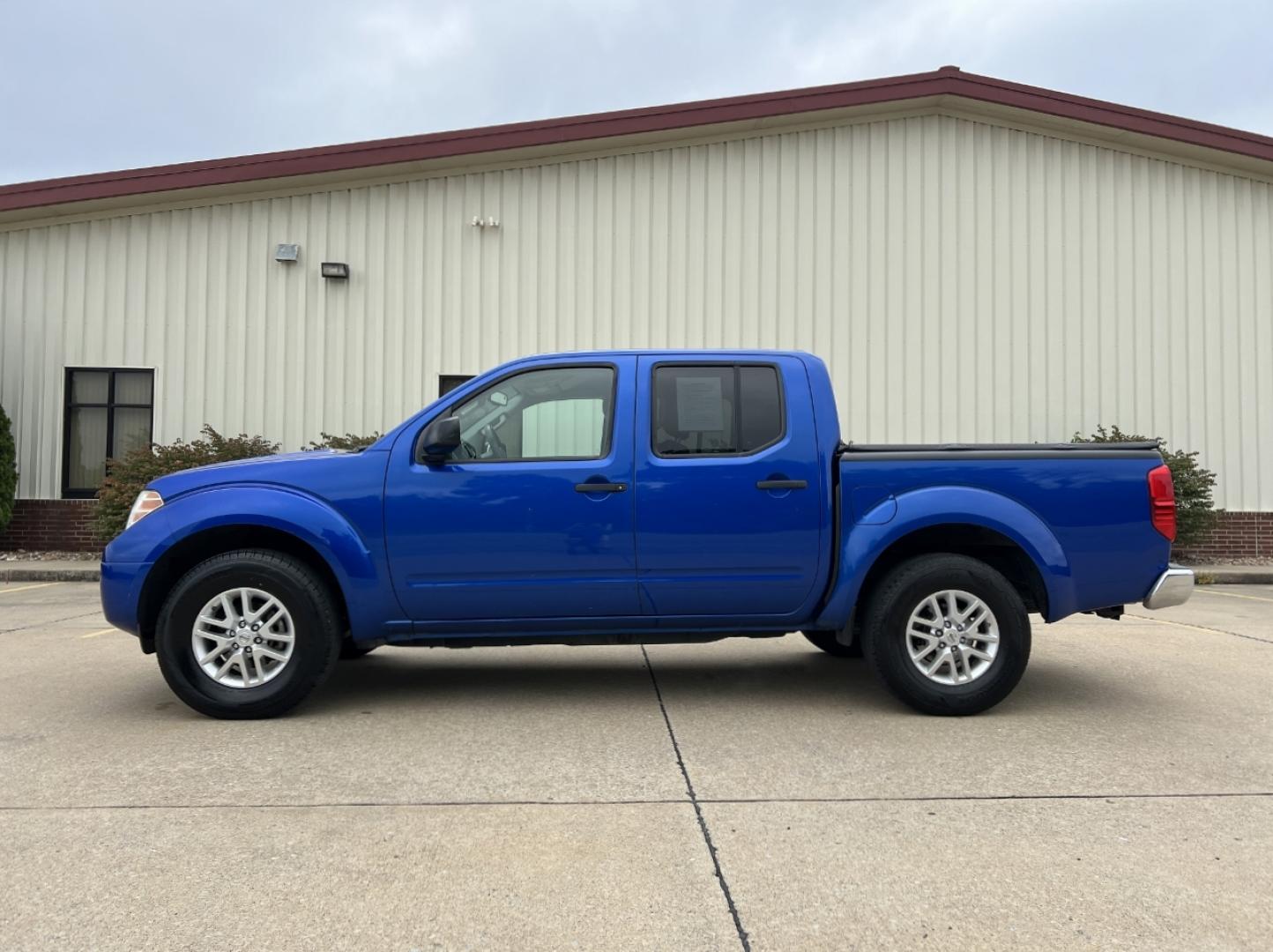 2015 BLUE /Gray Cloth Nissan Frontier SV Crew Cab 5AT 4WD (1N6AD0EV6FN) with an 4.0L V6 engine, Automatic transmission, located at 2990 Old Orchard Rd., Jackson, MO, 63755, 37.354214, -89.612106 - 2015 Nissan Frontier SV Only 84xxx miles 4x4 4.0L V6 Automatic Backup Camera Heated Seats Cruise Power Windows/Locks/Mirrors We have financing available and we accept trades! Fill out a credit application on our website or come by today! If you have any questions, give us a call at (573) 2 - Photo#6