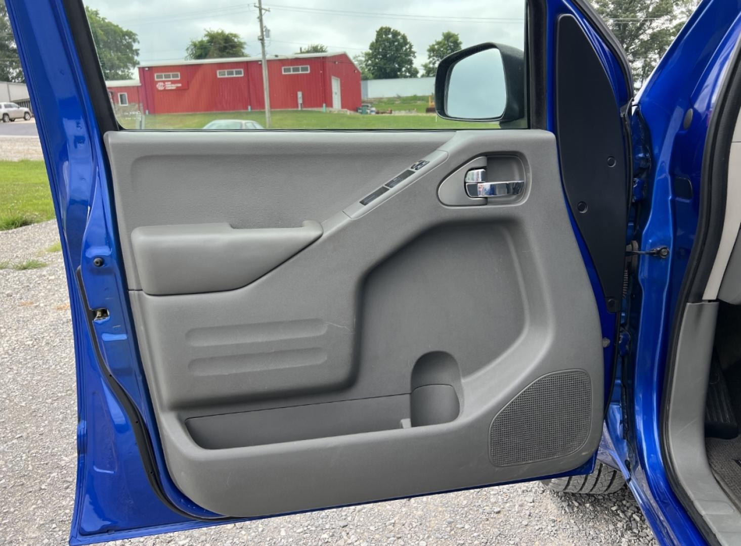 2015 BLUE /Gray Cloth Nissan Frontier SV Crew Cab 5AT 4WD (1N6AD0EV6FN) with an 4.0L V6 engine, Automatic transmission, located at 2990 Old Orchard Rd., Jackson, MO, 63755, 37.354214, -89.612106 - 2015 Nissan Frontier SV Only 84xxx miles 4x4 4.0L V6 Automatic Backup Camera Heated Seats Cruise Power Windows/Locks/Mirrors We have financing available and we accept trades! Fill out a credit application on our website or come by today! If you have any questions, give us a call at (573) 2 - Photo#12