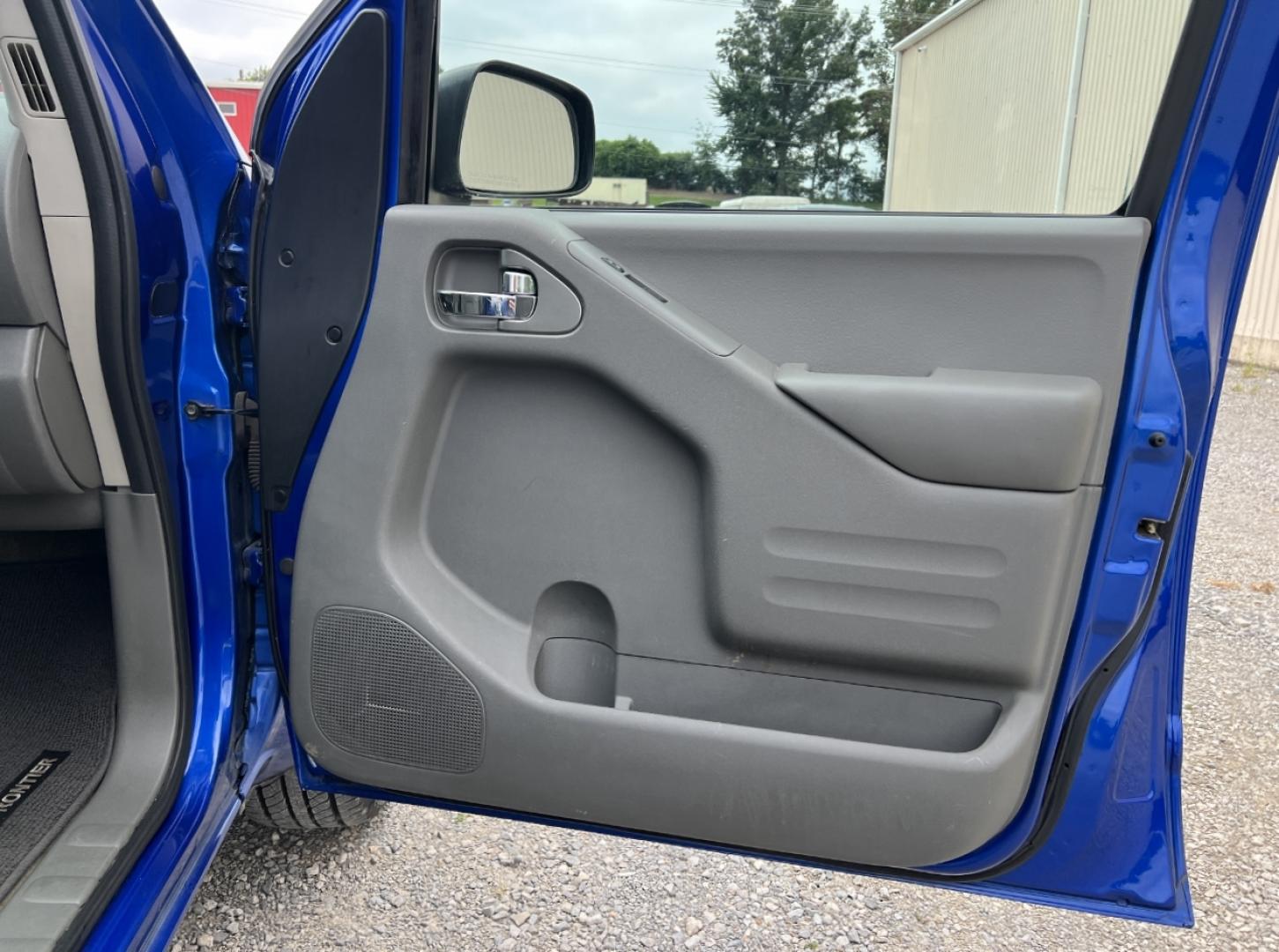 2015 BLUE /Gray Cloth Nissan Frontier SV Crew Cab 5AT 4WD (1N6AD0EV6FN) with an 4.0L V6 engine, Automatic transmission, located at 2990 Old Orchard Rd., Jackson, MO, 63755, 37.354214, -89.612106 - 2015 Nissan Frontier SV Only 84xxx miles 4x4 4.0L V6 Automatic Backup Camera Heated Seats Cruise Power Windows/Locks/Mirrors We have financing available and we accept trades! Fill out a credit application on our website or come by today! If you have any questions, give us a call at (573) 2 - Photo#14
