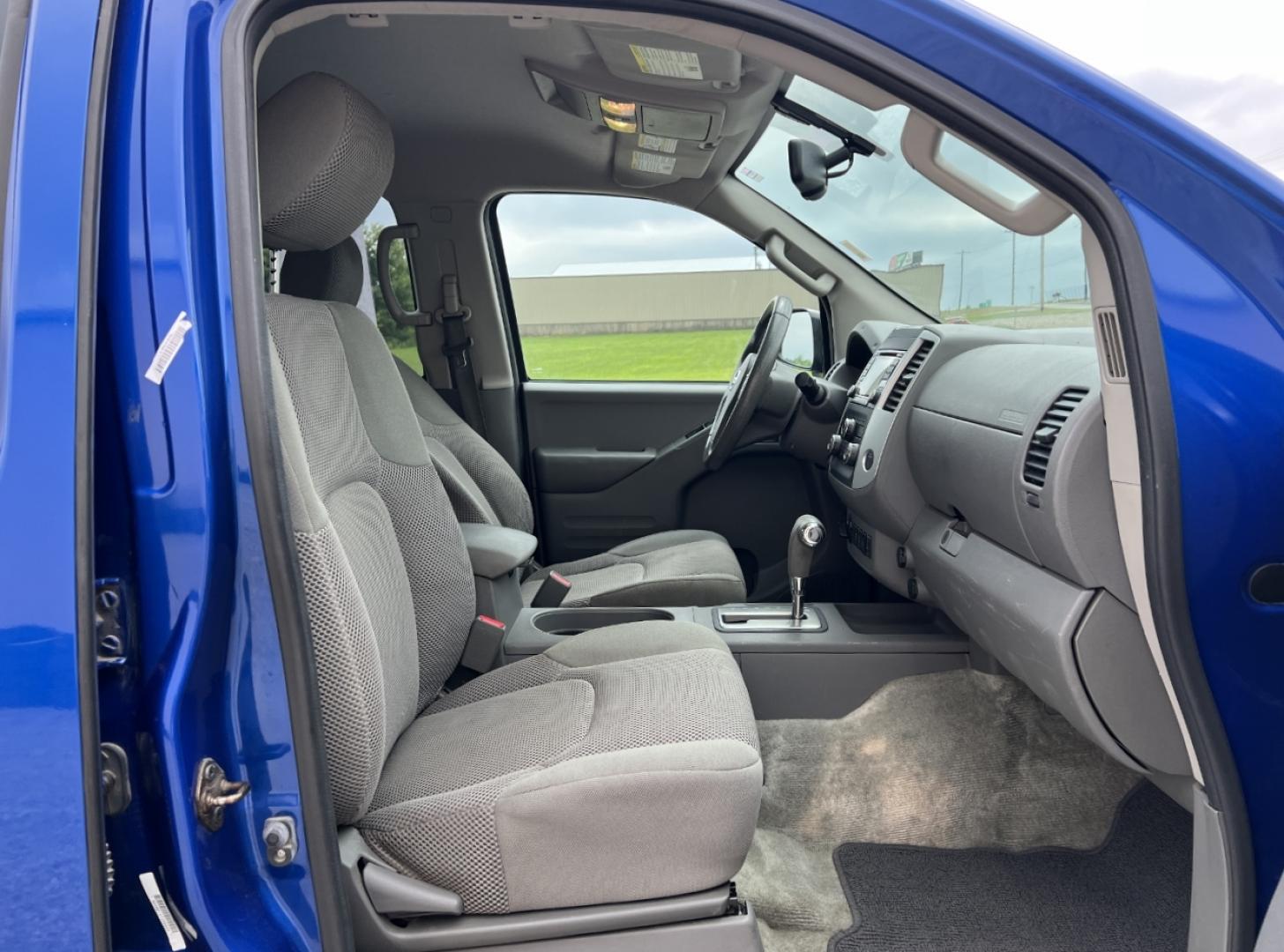 2015 BLUE /Gray Cloth Nissan Frontier SV Crew Cab 5AT 4WD (1N6AD0EV6FN) with an 4.0L V6 engine, Automatic transmission, located at 2990 Old Orchard Rd., Jackson, MO, 63755, 37.354214, -89.612106 - 2015 Nissan Frontier SV Only 84xxx miles 4x4 4.0L V6 Automatic Backup Camera Heated Seats Cruise Power Windows/Locks/Mirrors We have financing available and we accept trades! Fill out a credit application on our website or come by today! If you have any questions, give us a call at (573) 2 - Photo#15