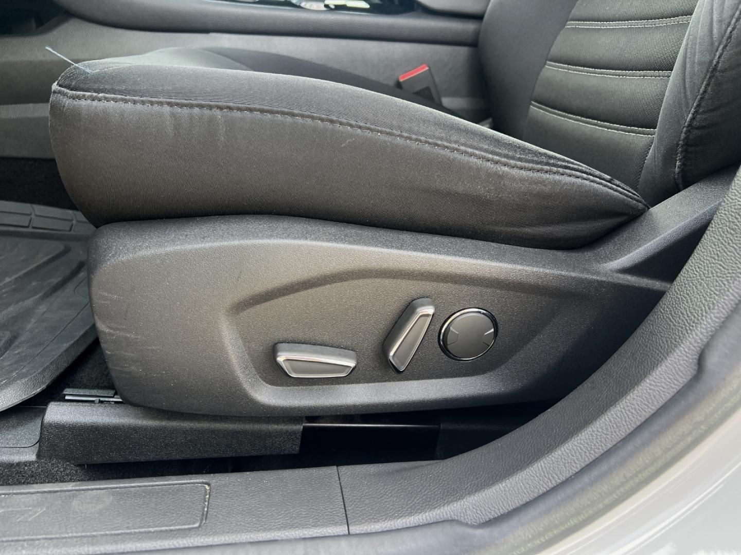 2014 WHITE /Black Cloth Ford Fusion SE (1FA6P0HD8E5) with an 1.5L 4 Cyl. engine, Automatic transmission, located at 506 S. Kingshighway, Cape Girardeau, MO, 63703, (573) 235-5000, 37.294991, -89.553635 - 2014 Ford Fusion SE 1-Owner Only 79xxx miles Front Wheel Drive 1.5L 4 Cyl. Automatic Power Driver Seat Bluetooth Cruise Power Windows/Locks/Mirrors We have financing available and we accept trades! Fill out a credit application on our website or come by today! If you have any questions, g - Photo#2