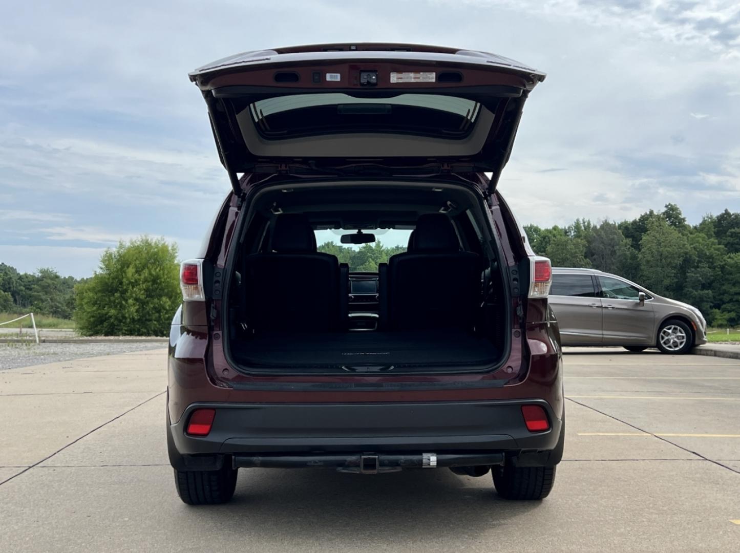 2016 MAROON /Black Leather Toyota Highlander XLE AWD V6 (5TDJKRFH1GS) with an 3.5L V6 engine, Automatic transmission, located at 506 S. Kingshighway, Cape Girardeau, MO, 63703, (573) 235-5000, 37.294991, -89.553635 - 2016 Toyota Highlander XLE 167xxx miles All Wheel Drive 3.5L V6 Automatic Leather 3rd Row Navigation Power Driver Seat Heated Seats Backup Camera Bluetooth Cruise Power Windows/Locks/Mirrors We have financing available and we accept trades! Fill out a credit application on our website - Photo#21