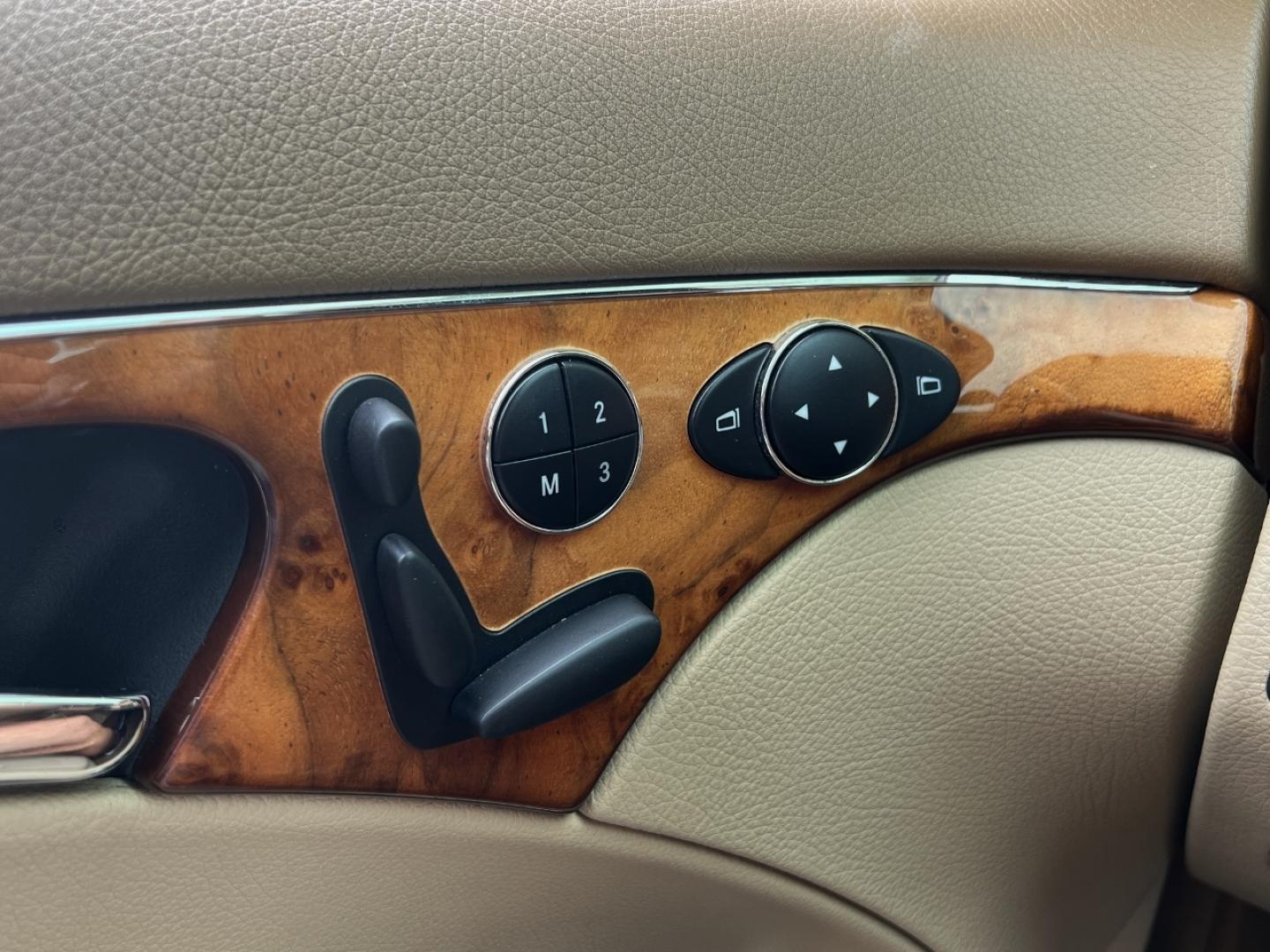2009 WHITE /Tan Leather Mercedes-Benz E-Class E350 4MATIC Sedan (WDBUF87X69B) with an 3.5L V6 engine, Automatic transmission, located at 2990 Old Orchard Rd., Jackson, MO, 63755, 37.354214, -89.612106 - 2009 Mercedes-Benz E-Class E350 4Matic 153xxx miles All Wheel Drive 3.5L V6 Automatic Leather Navigation Power/Heated Seats Sunroof Cruise Power Windows/Locks/Mirrors We have financing available and we accept trades! Fill out a credit application on our website or come by today! If you h - Photo#4