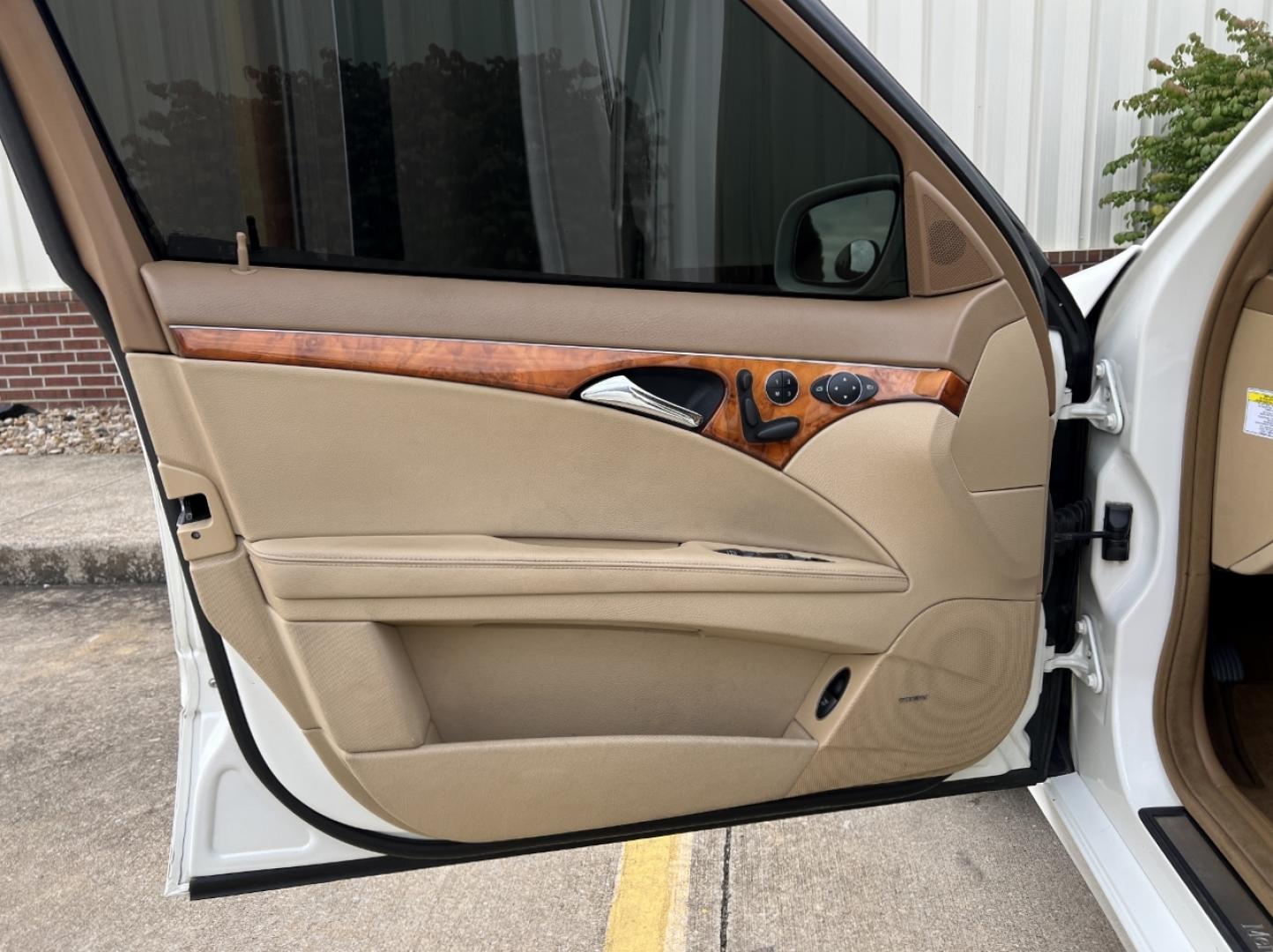2009 WHITE /Tan Leather Mercedes-Benz E-Class E350 4MATIC Sedan (WDBUF87X69B) with an 3.5L V6 engine, Automatic transmission, located at 2990 Old Orchard Rd., Jackson, MO, 63755, 37.354214, -89.612106 - 2009 Mercedes-Benz E-Class E350 4Matic 153xxx miles All Wheel Drive 3.5L V6 Automatic Leather Navigation Power/Heated Seats Sunroof Cruise Power Windows/Locks/Mirrors We have financing available and we accept trades! Fill out a credit application on our website or come by today! If you h - Photo#13