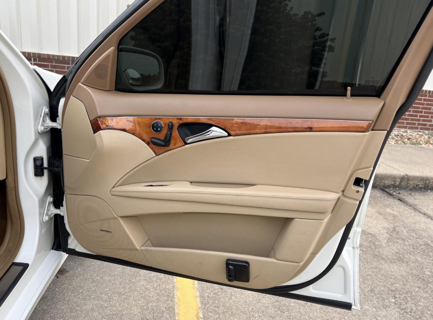 2009 WHITE /Tan Leather Mercedes-Benz E-Class E350 4MATIC Sedan (WDBUF87X69B) with an 3.5L V6 engine, Automatic transmission, located at 2990 Old Orchard Rd., Jackson, MO, 63755, 37.354214, -89.612106 - 2009 Mercedes-Benz E-Class E350 4Matic 153xxx miles All Wheel Drive 3.5L V6 Automatic Leather Navigation Power/Heated Seats Sunroof Cruise Power Windows/Locks/Mirrors We have financing available and we accept trades! Fill out a credit application on our website or come by today! If you h - Photo#15