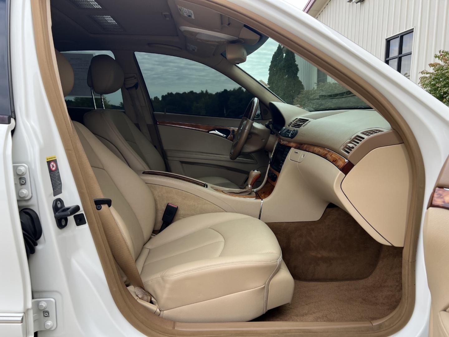 2009 WHITE /Tan Leather Mercedes-Benz E-Class E350 4MATIC Sedan (WDBUF87X69B) with an 3.5L V6 engine, Automatic transmission, located at 2990 Old Orchard Rd., Jackson, MO, 63755, 37.354214, -89.612106 - 2009 Mercedes-Benz E-Class E350 4Matic 153xxx miles All Wheel Drive 3.5L V6 Automatic Leather Navigation Power/Heated Seats Sunroof Cruise Power Windows/Locks/Mirrors We have financing available and we accept trades! Fill out a credit application on our website or come by today! If you h - Photo#16