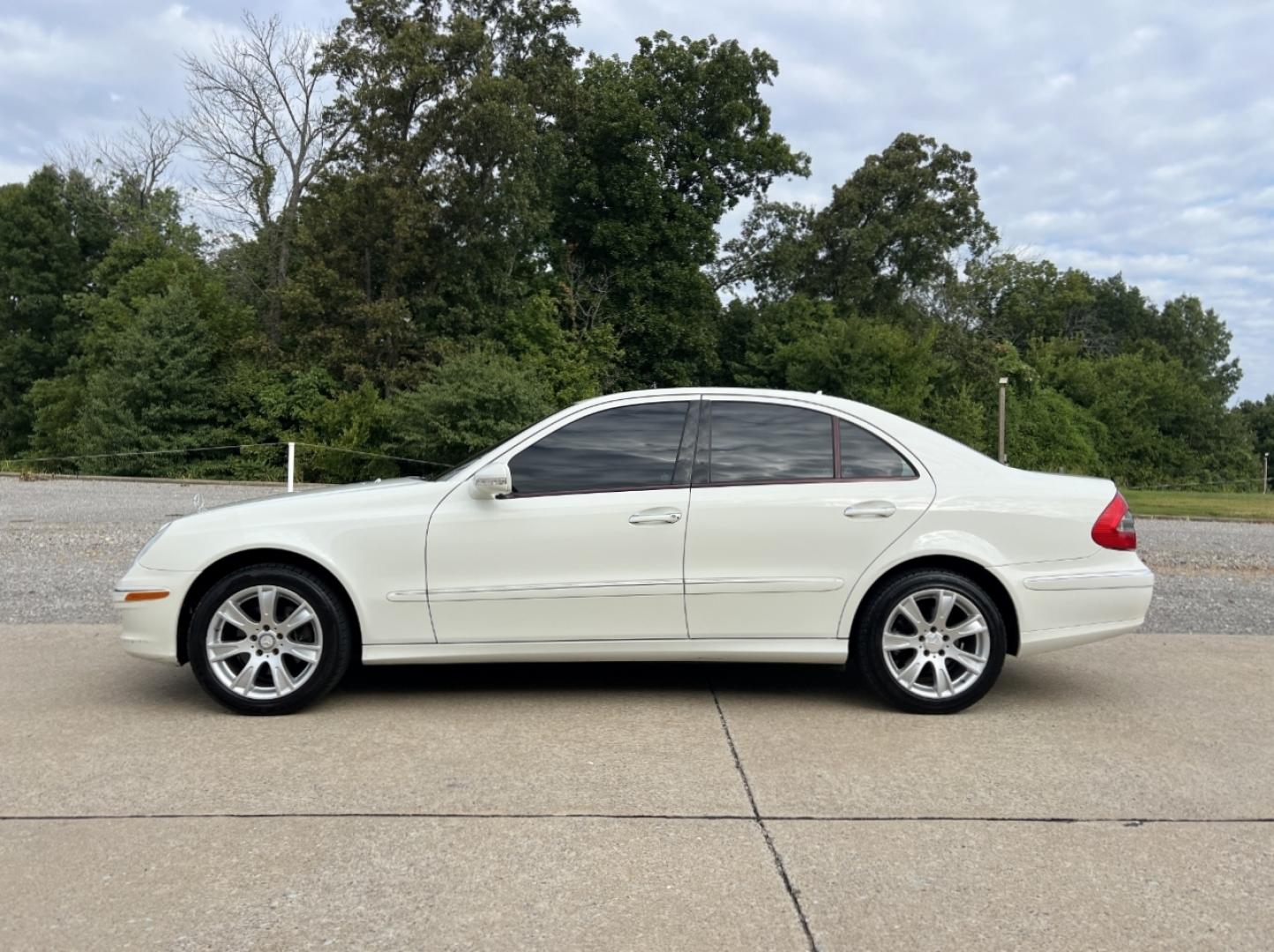 2009 WHITE /Tan Leather Mercedes-Benz E-Class E350 4MATIC Sedan (WDBUF87X69B) with an 3.5L V6 engine, Automatic transmission, located at 2990 Old Orchard Rd., Jackson, MO, 63755, 37.354214, -89.612106 - 2009 Mercedes-Benz E-Class E350 4Matic 153xxx miles All Wheel Drive 3.5L V6 Automatic Leather Navigation Power/Heated Seats Sunroof Cruise Power Windows/Locks/Mirrors We have financing available and we accept trades! Fill out a credit application on our website or come by today! If you h - Photo#7