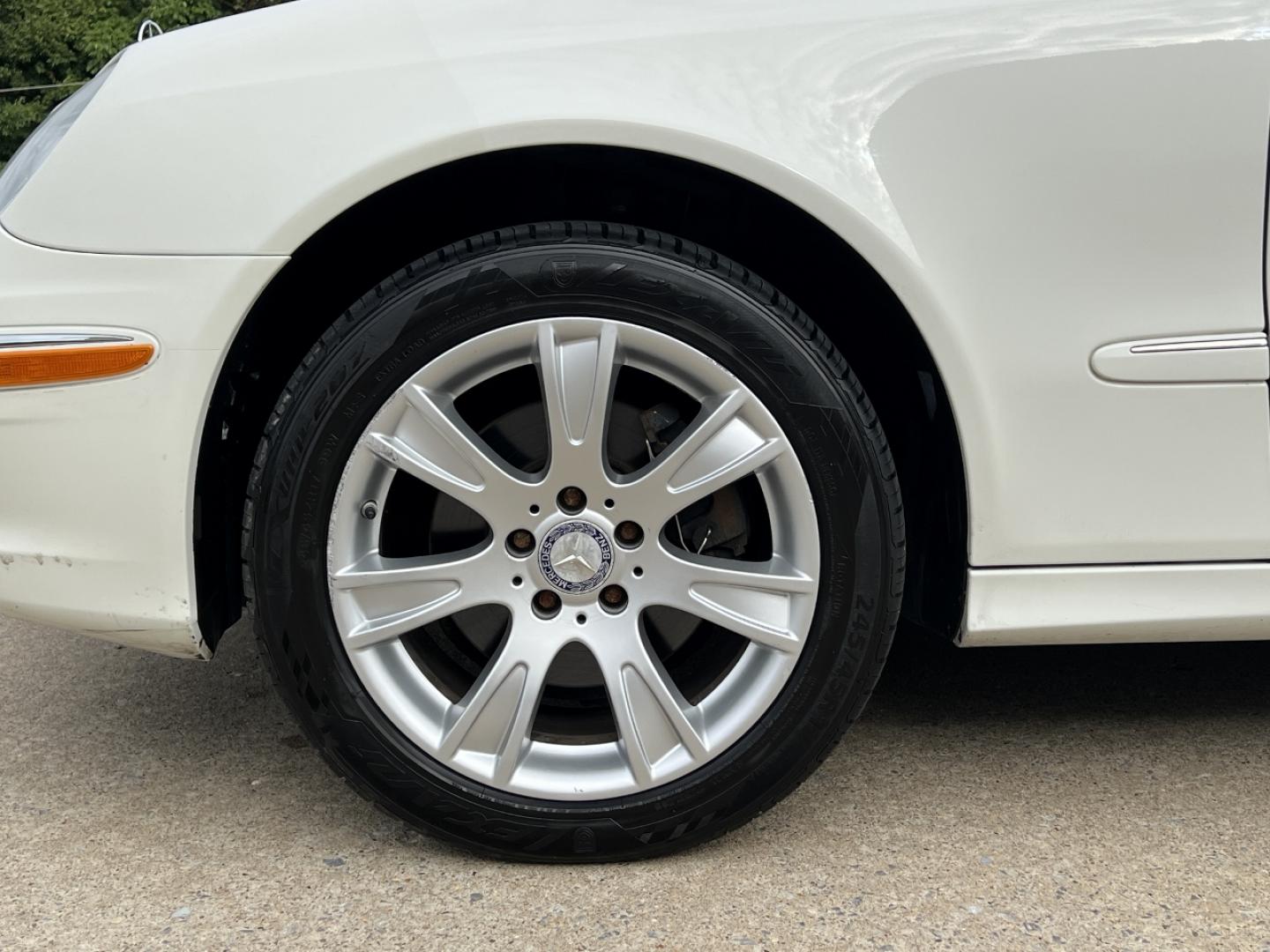 2009 WHITE /Tan Leather Mercedes-Benz E-Class E350 4MATIC Sedan (WDBUF87X69B) with an 3.5L V6 engine, Automatic transmission, located at 2990 Old Orchard Rd., Jackson, MO, 63755, 37.354214, -89.612106 - 2009 Mercedes-Benz E-Class E350 4Matic 153xxx miles All Wheel Drive 3.5L V6 Automatic Leather Navigation Power/Heated Seats Sunroof Cruise Power Windows/Locks/Mirrors We have financing available and we accept trades! Fill out a credit application on our website or come by today! If you h - Photo#35