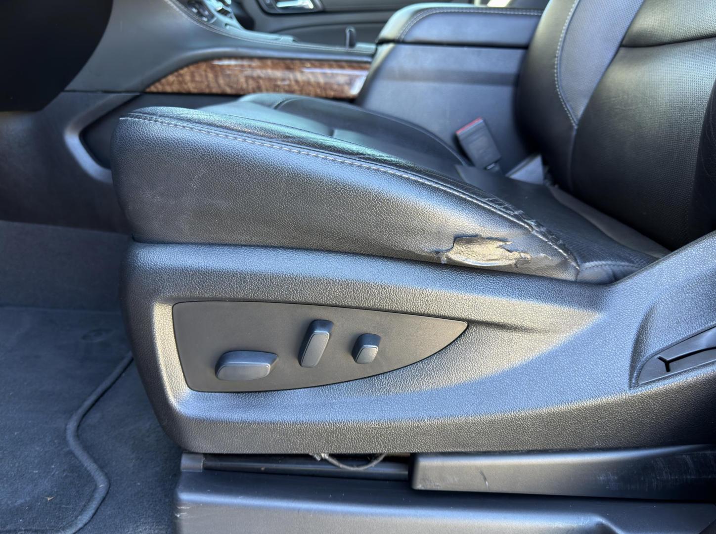 2019 BLACK /Black Chevrolet Suburban Premier 4WD (1GNSKJKJ7KR) with an 6.2L V8 engine, Automatic transmission, located at 2990 Old Orchard Rd., Jackson, MO, 63755, 37.354214, -89.612106 - 2019 Chevrolet Suburban 1500 Premier 92xxx miles 4 Wheel Drive 6.2L V8 Automatic Leather 3rd Row Navigation Rear Entertainment Power/Heated/Cooled Seats Heated Rear Seats Heated Steering Wheel Backup Camera Bluetooth Cruise Power Windows/Locks/Mirrors We have financing available and - Photo#7