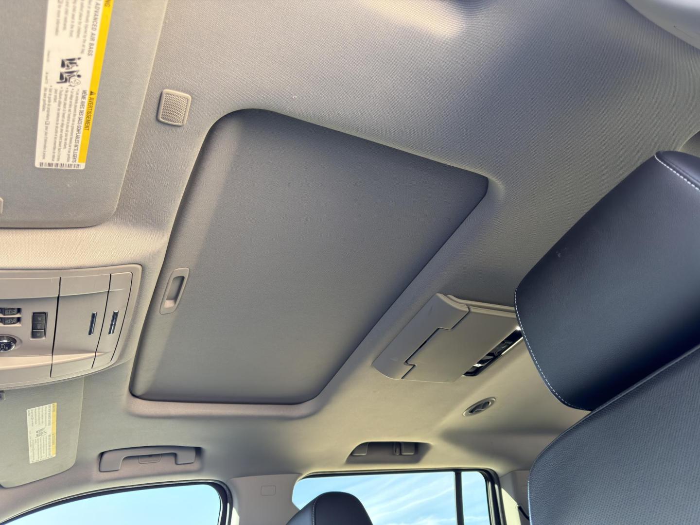 2019 BLACK /Black Chevrolet Suburban Premier 4WD (1GNSKJKJ7KR) with an 6.2L V8 engine, Automatic transmission, located at 2990 Old Orchard Rd., Jackson, MO, 63755, 37.354214, -89.612106 - 2019 Chevrolet Suburban 1500 Premier 92xxx miles 4 Wheel Drive 6.2L V8 Automatic Leather 3rd Row Navigation Rear Entertainment Power/Heated/Cooled Seats Heated Rear Seats Heated Steering Wheel Backup Camera Bluetooth Cruise Power Windows/Locks/Mirrors We have financing available and - Photo#6