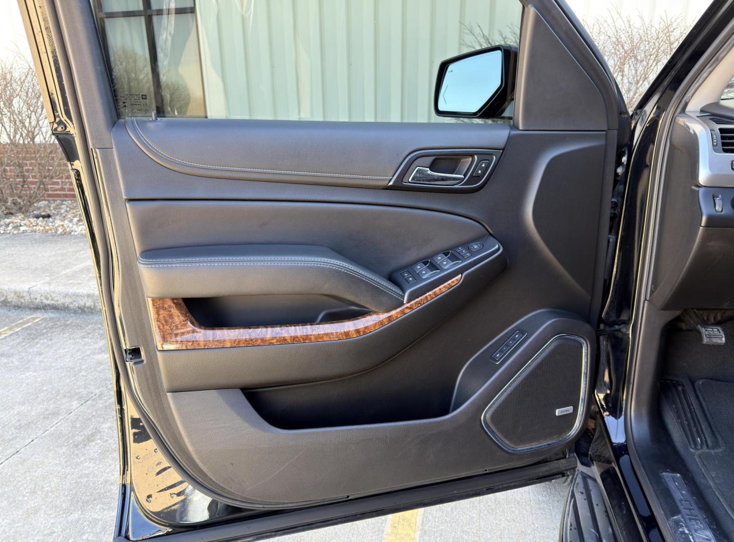 2019 BLACK /Black Chevrolet Suburban Premier 4WD (1GNSKJKJ7KR) with an 6.2L V8 engine, Automatic transmission, located at 2990 Old Orchard Rd., Jackson, MO, 63755, 37.354214, -89.612106 - 2019 Chevrolet Suburban 1500 Premier 92xxx miles 4 Wheel Drive 6.2L V8 Automatic Leather 3rd Row Navigation Rear Entertainment Power/Heated/Cooled Seats Heated Rear Seats Heated Steering Wheel Backup Camera Bluetooth Cruise Power Windows/Locks/Mirrors We have financing available and - Photo#17