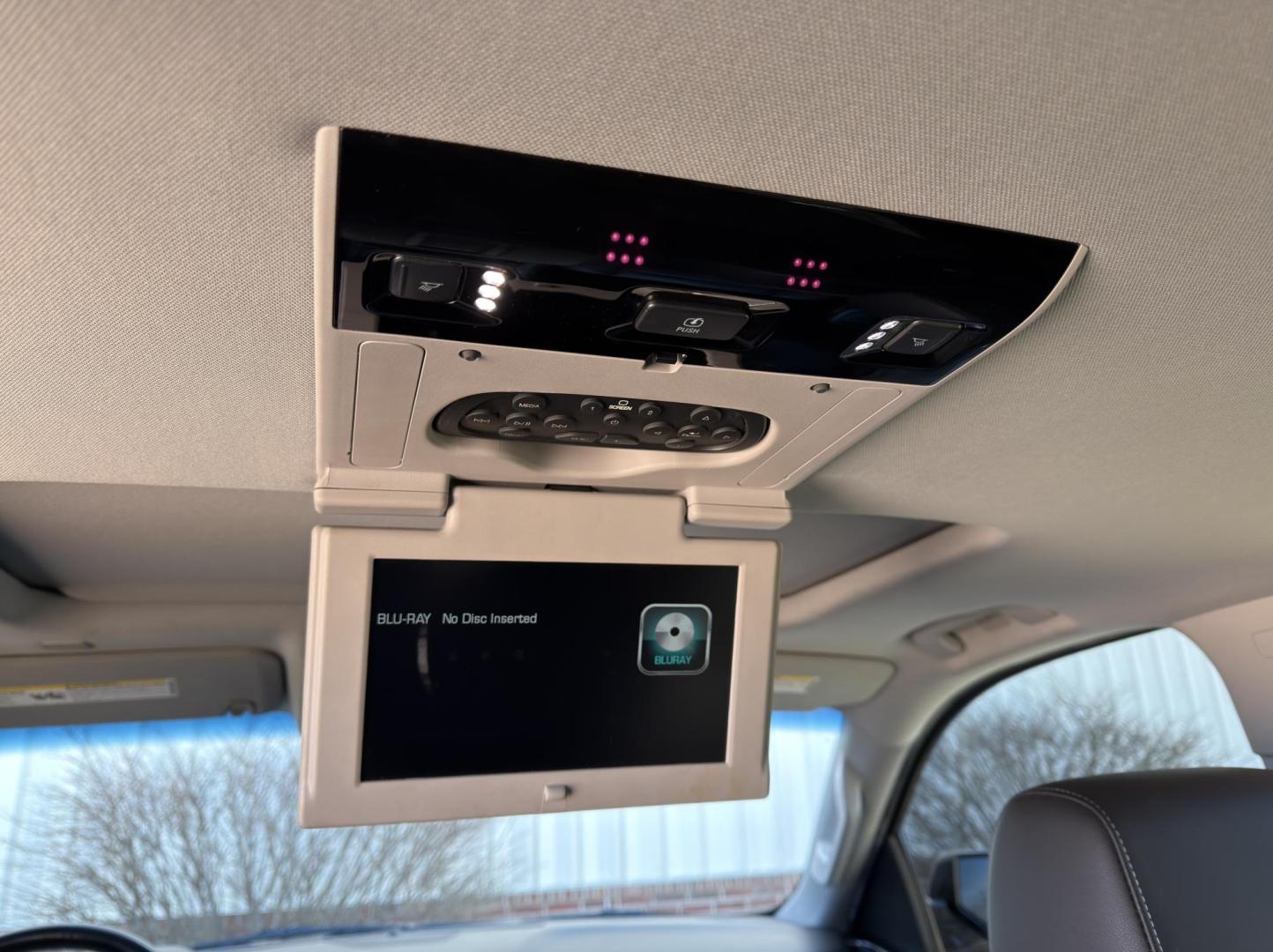 2019 BLACK /Black Chevrolet Suburban Premier 4WD (1GNSKJKJ7KR) with an 6.2L V8 engine, Automatic transmission, located at 2990 Old Orchard Rd., Jackson, MO, 63755, 37.354214, -89.612106 - 2019 Chevrolet Suburban 1500 Premier 92xxx miles 4 Wheel Drive 6.2L V8 Automatic Leather 3rd Row Navigation Rear Entertainment Power/Heated/Cooled Seats Heated Rear Seats Heated Steering Wheel Backup Camera Bluetooth Cruise Power Windows/Locks/Mirrors We have financing available and - Photo#8