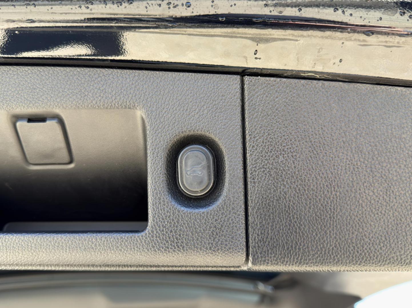 2019 BLACK /Black Chevrolet Suburban Premier 4WD (1GNSKJKJ7KR) with an 6.2L V8 engine, Automatic transmission, located at 2990 Old Orchard Rd., Jackson, MO, 63755, 37.354214, -89.612106 - 2019 Chevrolet Suburban 1500 Premier 92xxx miles 4 Wheel Drive 6.2L V8 Automatic Leather 3rd Row Navigation Rear Entertainment Power/Heated/Cooled Seats Heated Rear Seats Heated Steering Wheel Backup Camera Bluetooth Cruise Power Windows/Locks/Mirrors We have financing available and - Photo#27