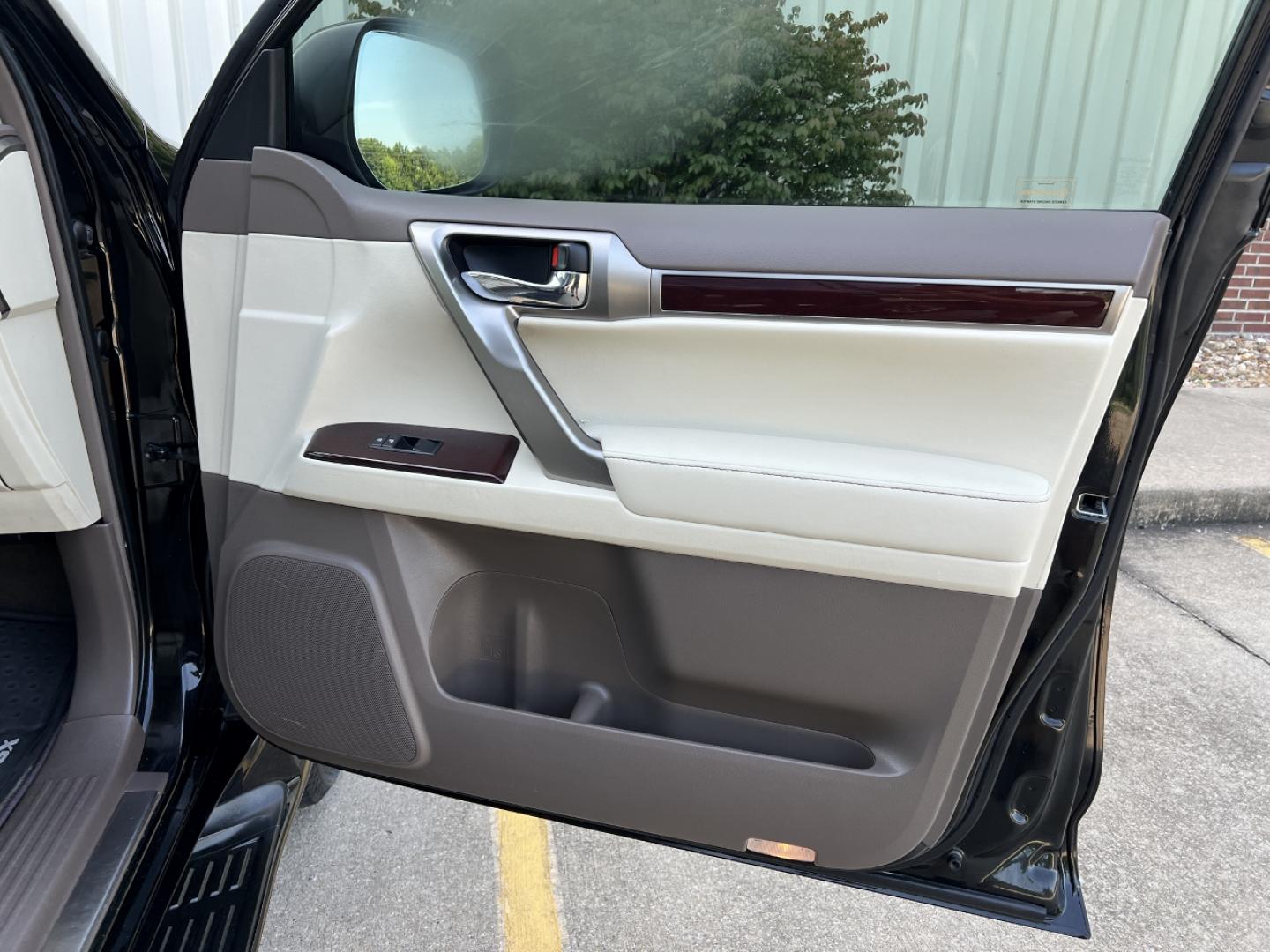 2014 BLACK /Tan Leather Lexus GX 460 Luxury (JTJJM7FX7E5) with an 4.6L V8 engine, Automatic transmission, located at 506 S. Kingshighway, Cape Girardeau, MO, 63703, (573) 235-5000, 37.294991, -89.553635 - 2014 Lexus GX 460 Luxury 138xxx miles All Wheel Drive 4.6L V8 Automatic Leather 3rd Row New Tires Navigation Power/Heated/Cooled Seats Heated Rear Seats Heated Steering Wheel Backup Camera Sunroof Bluetooth Cruise Power Windows/Locks/Mirrors We have financing available and we accept - Photo#18