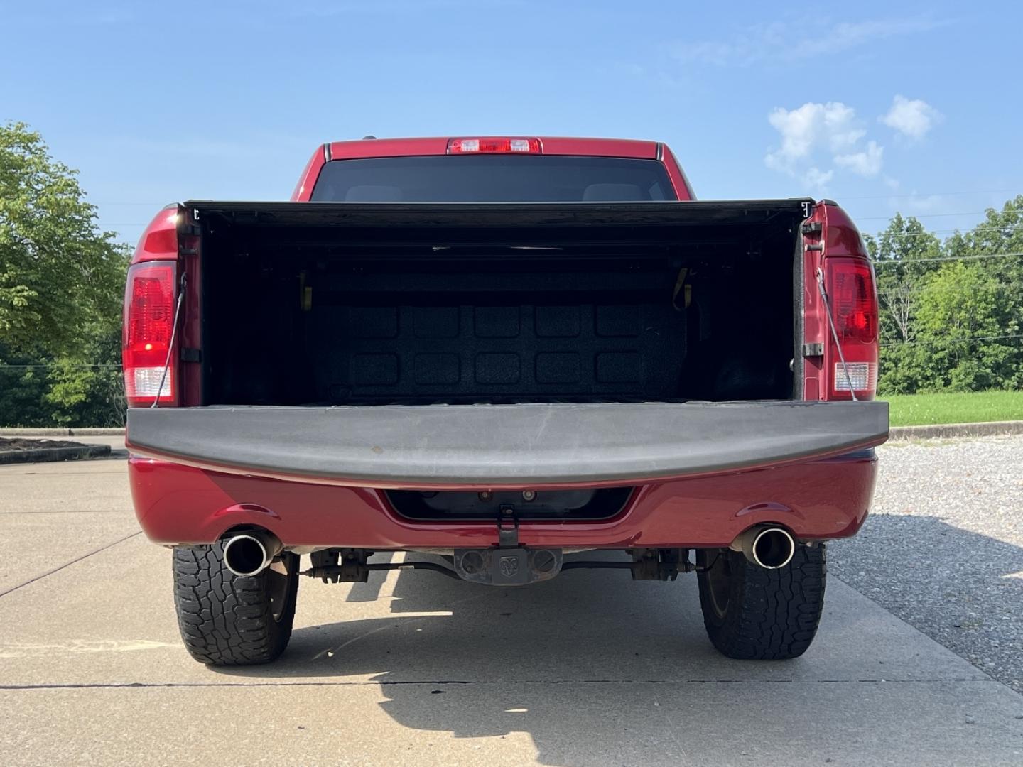 2015 MAROON /Gray Cloth RAM 1500 Express Crew Cab 4WD (1C6RR7KT6FS) with an 5.7L V8 HEMI engine, Automatic transmission, located at 506 S. Kingshighway, Cape Girardeau, MO, 63703, (573) 235-5000, 37.294991, -89.553635 - 2015 Ram 1500 Express 242xxx miles 4x4 5.7L V8 HEMI Automatic Backup Camera Bluetooth Cruise Power Windows/Locks/Mirrors We have financing available and we accept trades! Fill out a credit application on our website or come by today! If you have any questions, give us a call at (573) 235-5 - Photo#17