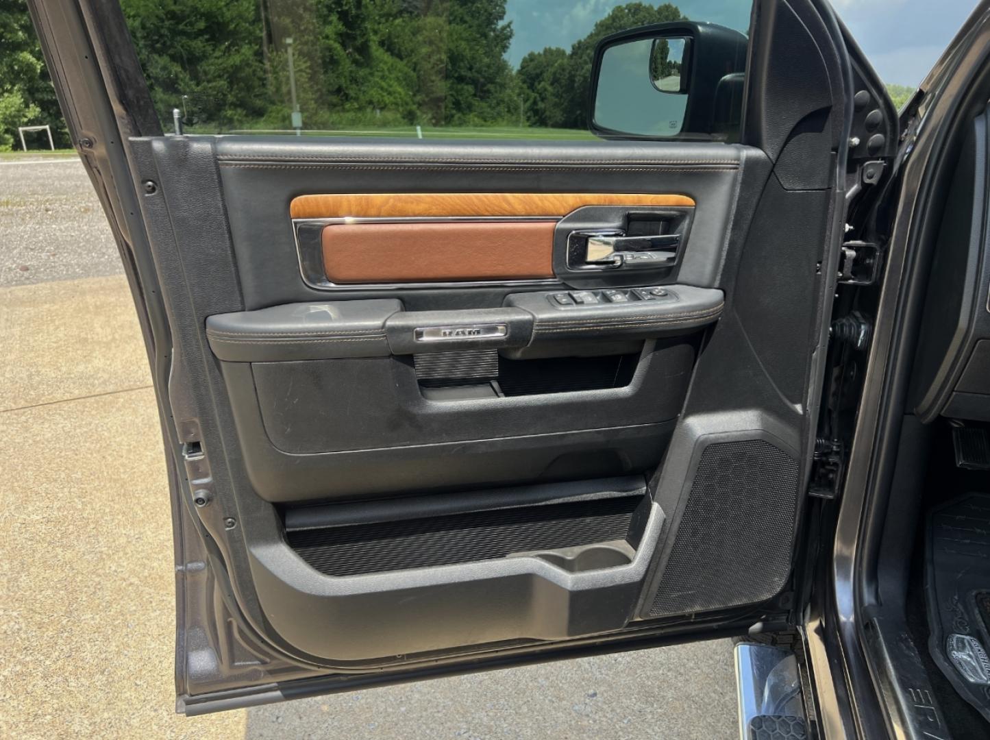 2015 GRAY /Brown Leather RAM 1500 Longhorn Crew Cab 4WD (1C6RR7PT5FS) with an 5.7L V8 HEMI engine, Automatic transmission, located at 506 S. Kingshighway, Cape Girardeau, MO, 63703, (573) 235-5000, 37.294991, -89.553635 - 2015 Ram 1500 Longhorn 217xxx miles 4x4 5.7L V8 HEMI Automatic Leather Navigation Power/Heated/Cooled Seats Heated Rear Seats Heated Steering Wheel Backup Camera Sunroof Bluetooth Remote Start Cruise Power Windows/Locks/Mirrors We have financing available and we accept trades! Fill o - Photo#17