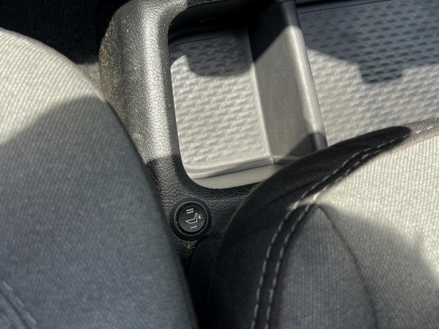 2022 GRAY /Gray Cloth RAM 1500 Big Horn Crew Cab LWB 4WD (1C6RRFMG0NN) with an 3.6L V6 engine, Automatic transmission, located at 2990 Old Orchard Rd., Jackson, MO, 63755, 37.354214, -89.612106 - 2022 Ram 1500 Big Horn 1-Owner 144xxx miles 4x4 3.6L V6 Automatic Backup Camera Power Driver Seat Heated Seats Bluetooth Cruise Power Windows/Locks/Mirrors We have financing available and we accept trades! Fill out a credit application on our website or come by today! If you have any qu - Photo#4