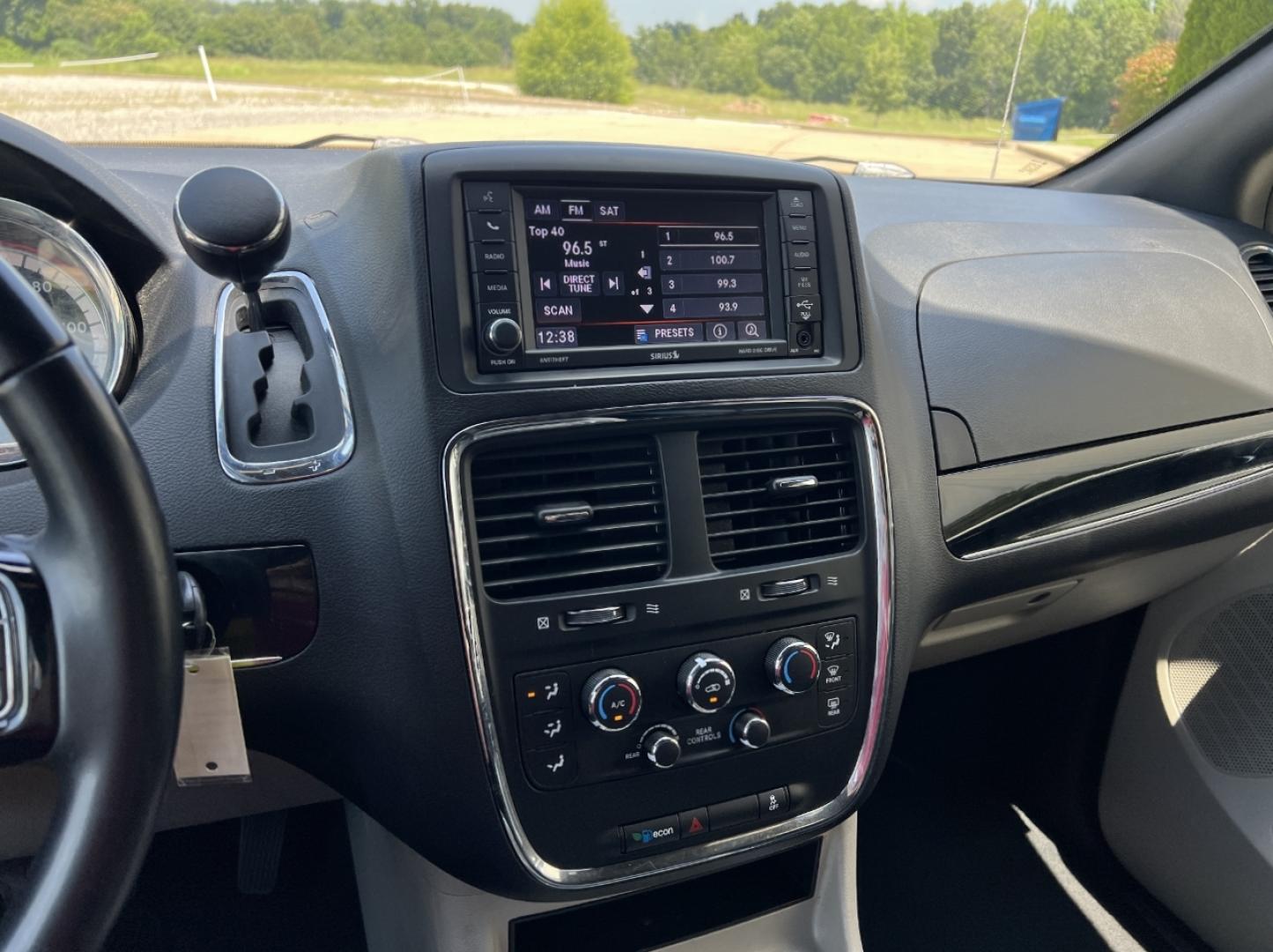 2019 WHITE /Black Leather/Suede Dodge Grand Caravan SXT (2C4RDGCG9KR) with an 3.6L V6 engine, Automatic transmission, located at 506 S. Kingshighway, Cape Girardeau, MO, 63703, (573) 235-5000, 37.294991, -89.553635 - 2019 Dodge Grand Caravan SXT 110xxx miles Front Wheel Drive 3.6L V6 Automatic Leather 3rd Row Stow 'N Go Backup Camera Power Driver Seat Bluetooth Cruise Remote Start Power Windows/Locks/Mirrors We have financing available and we accept trades! Fill out a credit application on our webs - Photo#24