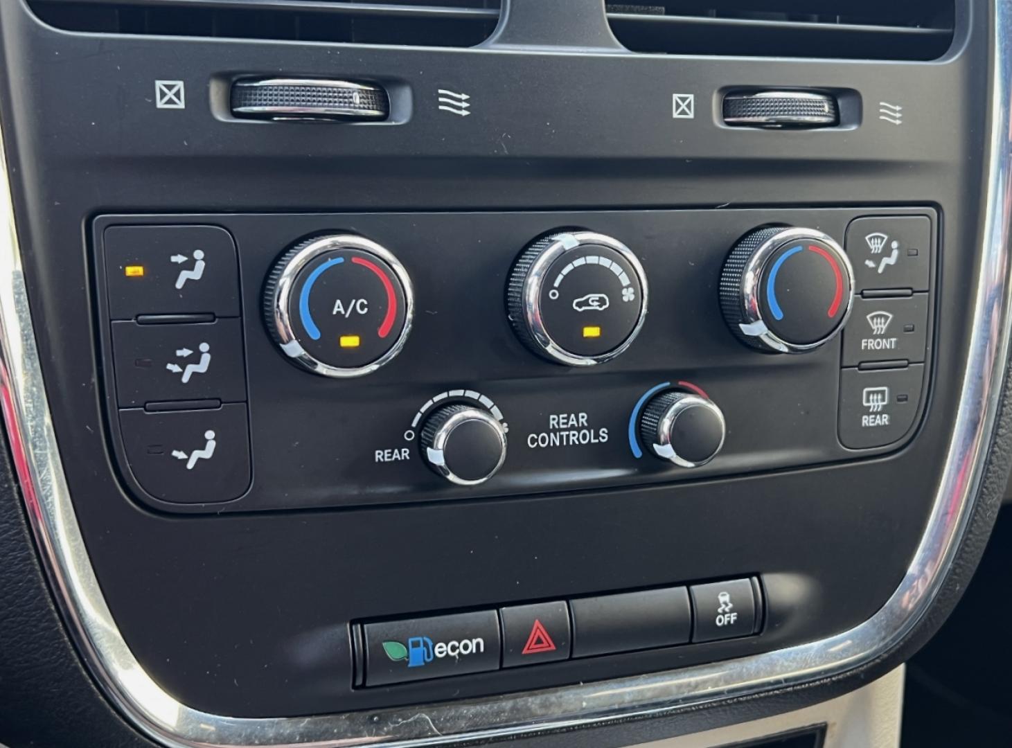 2019 WHITE /Black Leather/Suede Dodge Grand Caravan SXT (2C4RDGCG9KR) with an 3.6L V6 engine, Automatic transmission, located at 506 S. Kingshighway, Cape Girardeau, MO, 63703, (573) 235-5000, 37.294991, -89.553635 - 2019 Dodge Grand Caravan SXT 110xxx miles Front Wheel Drive 3.6L V6 Automatic Leather 3rd Row Stow 'N Go Backup Camera Power Driver Seat Bluetooth Cruise Remote Start Power Windows/Locks/Mirrors We have financing available and we accept trades! Fill out a credit application on our webs - Photo#26