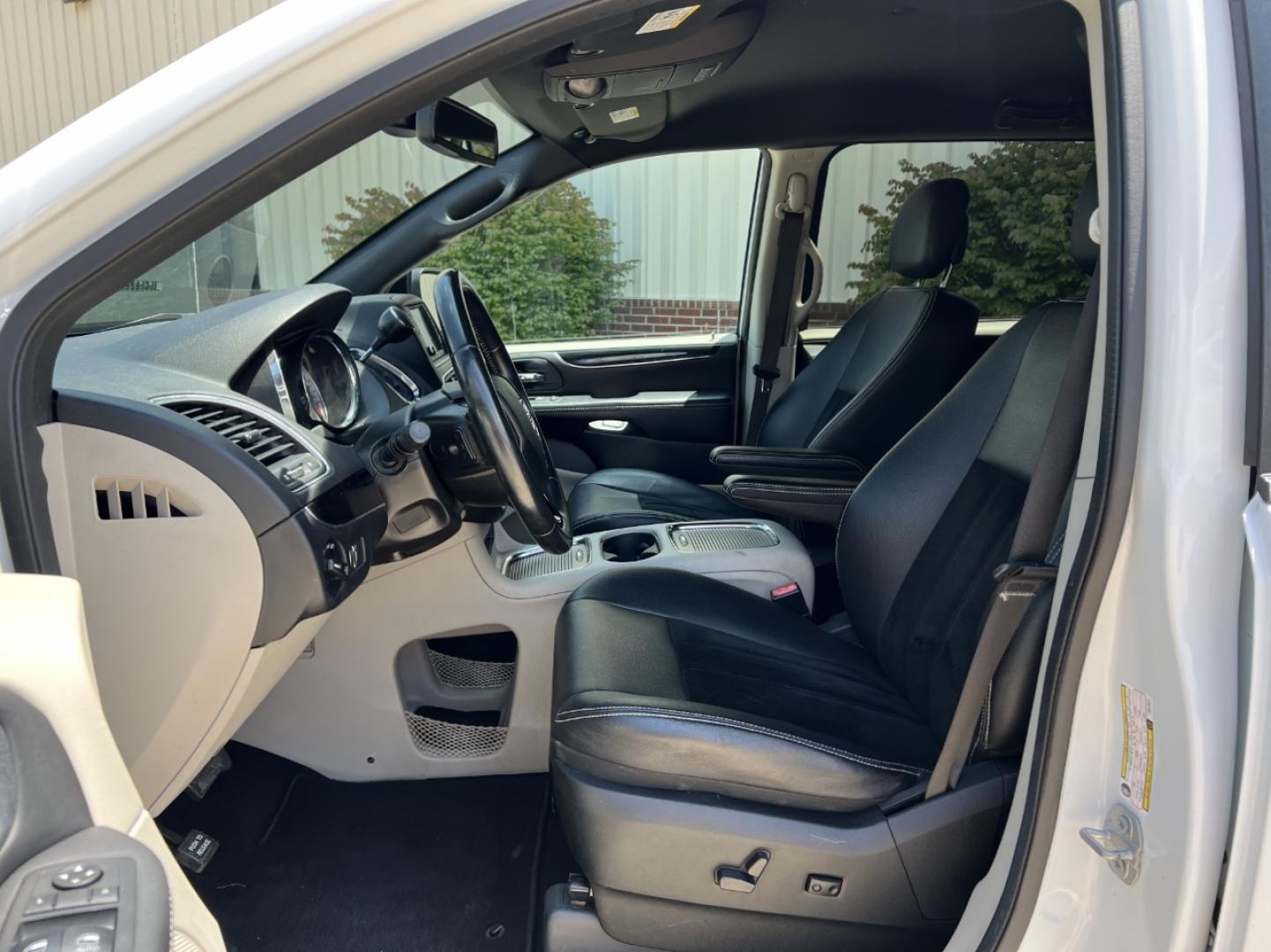 2019 WHITE /Black Leather/Suede Dodge Grand Caravan SXT (2C4RDGCG9KR) with an 3.6L V6 engine, Automatic transmission, located at 506 S. Kingshighway, Cape Girardeau, MO, 63703, (573) 235-5000, 37.294991, -89.553635 - 2019 Dodge Grand Caravan SXT 110xxx miles Front Wheel Drive 3.6L V6 Automatic Leather 3rd Row Stow 'N Go Backup Camera Power Driver Seat Bluetooth Cruise Remote Start Power Windows/Locks/Mirrors We have financing available and we accept trades! Fill out a credit application on our webs - Photo#13
