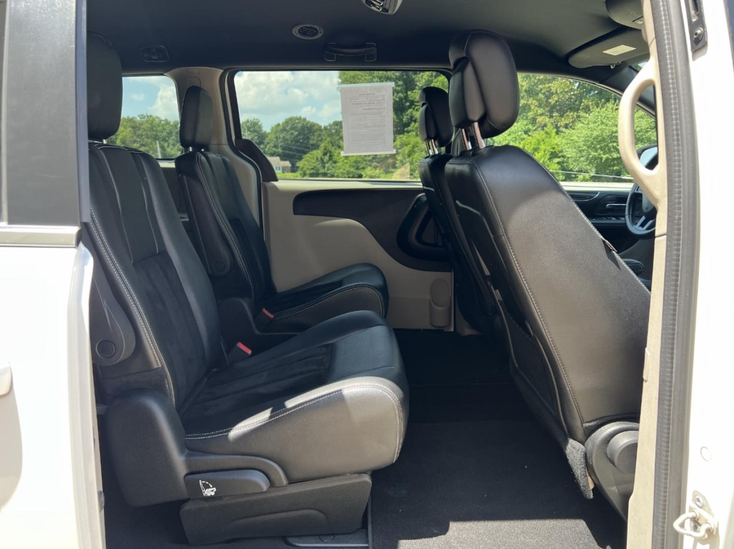 2019 WHITE /Black Leather/Suede Dodge Grand Caravan SXT (2C4RDGCG9KR) with an 3.6L V6 engine, Automatic transmission, located at 506 S. Kingshighway, Cape Girardeau, MO, 63703, (573) 235-5000, 37.294991, -89.553635 - 2019 Dodge Grand Caravan SXT 110xxx miles Front Wheel Drive 3.6L V6 Automatic Leather 3rd Row Stow 'N Go Backup Camera Power Driver Seat Bluetooth Cruise Remote Start Power Windows/Locks/Mirrors We have financing available and we accept trades! Fill out a credit application on our webs - Photo#17