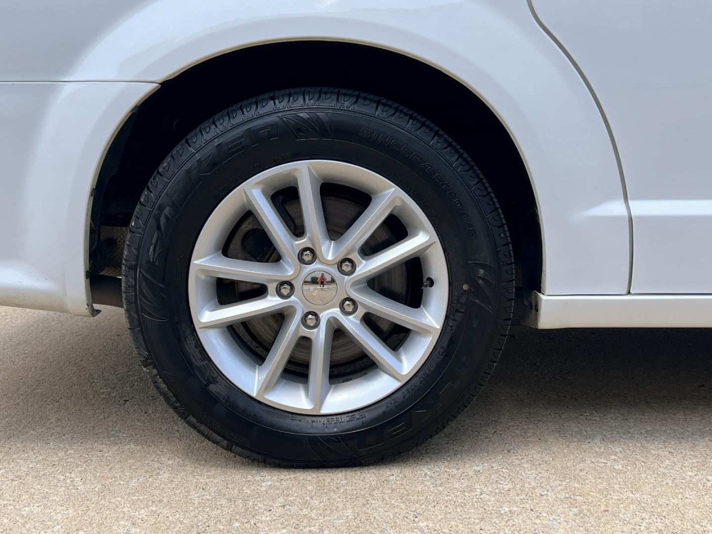 2019 WHITE /Black Leather/Suede Dodge Grand Caravan SXT (2C4RDGCG9KR) with an 3.6L V6 engine, Automatic transmission, located at 506 S. Kingshighway, Cape Girardeau, MO, 63703, (573) 235-5000, 37.294991, -89.553635 - 2019 Dodge Grand Caravan SXT 110xxx miles Front Wheel Drive 3.6L V6 Automatic Leather 3rd Row Stow 'N Go Backup Camera Power Driver Seat Bluetooth Cruise Remote Start Power Windows/Locks/Mirrors We have financing available and we accept trades! Fill out a credit application on our webs - Photo#36