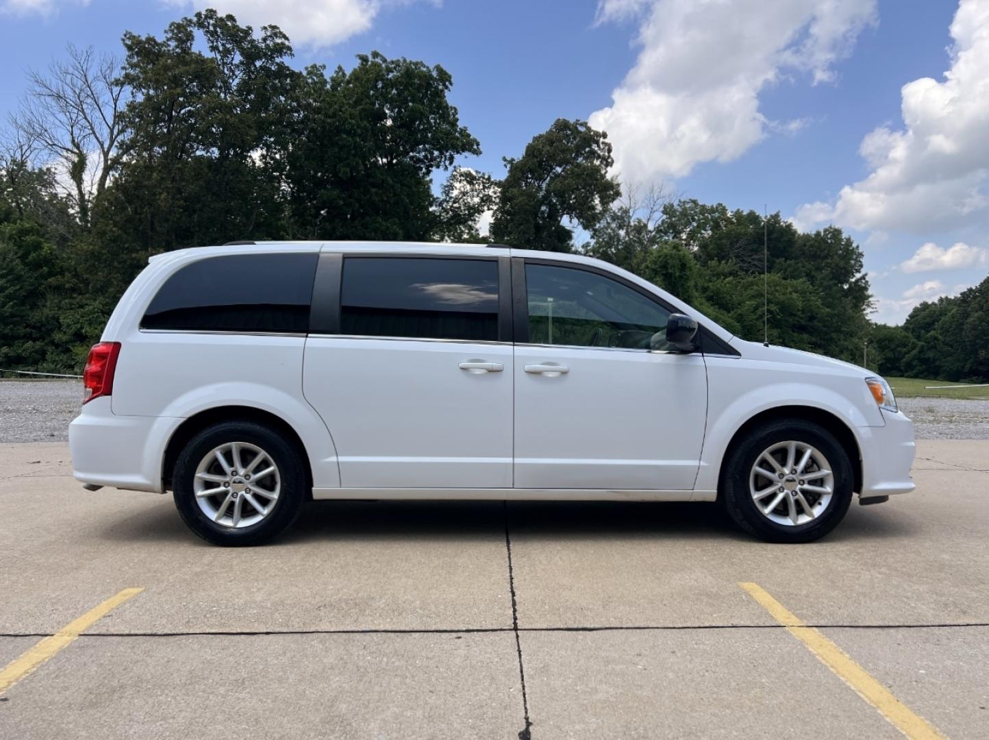 2019 WHITE /Black Leather/Suede Dodge Grand Caravan SXT (2C4RDGCG9KR) with an 3.6L V6 engine, Automatic transmission, located at 506 S. Kingshighway, Cape Girardeau, MO, 63703, (573) 235-5000, 37.294991, -89.553635 - 2019 Dodge Grand Caravan SXT 110xxx miles Front Wheel Drive 3.6L V6 Automatic Leather 3rd Row Stow 'N Go Backup Camera Power Driver Seat Bluetooth Cruise Remote Start Power Windows/Locks/Mirrors We have financing available and we accept trades! Fill out a credit application on our webs - Photo#7