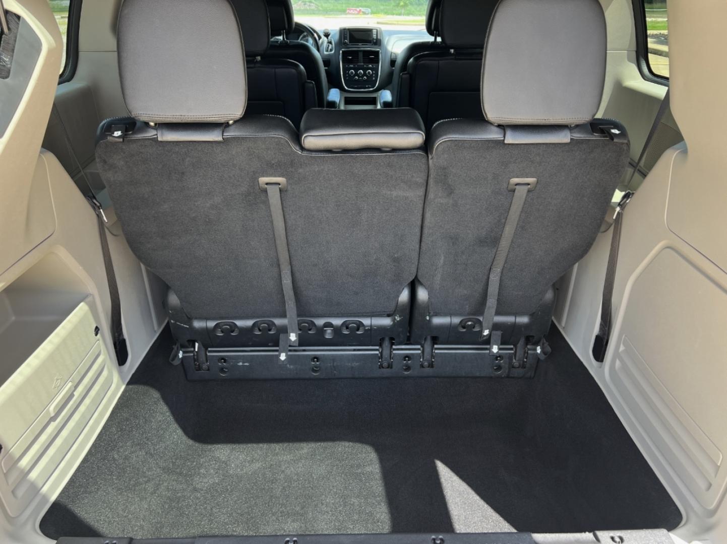 2019 WHITE /Black Leather/Suede Dodge Grand Caravan SXT (2C4RDGCG9KR) with an 3.6L V6 engine, Automatic transmission, located at 506 S. Kingshighway, Cape Girardeau, MO, 63703, (573) 235-5000, 37.294991, -89.553635 - 2019 Dodge Grand Caravan SXT 110xxx miles Front Wheel Drive 3.6L V6 Automatic Leather 3rd Row Stow 'N Go Backup Camera Power Driver Seat Bluetooth Cruise Remote Start Power Windows/Locks/Mirrors We have financing available and we accept trades! Fill out a credit application on our webs - Photo#20