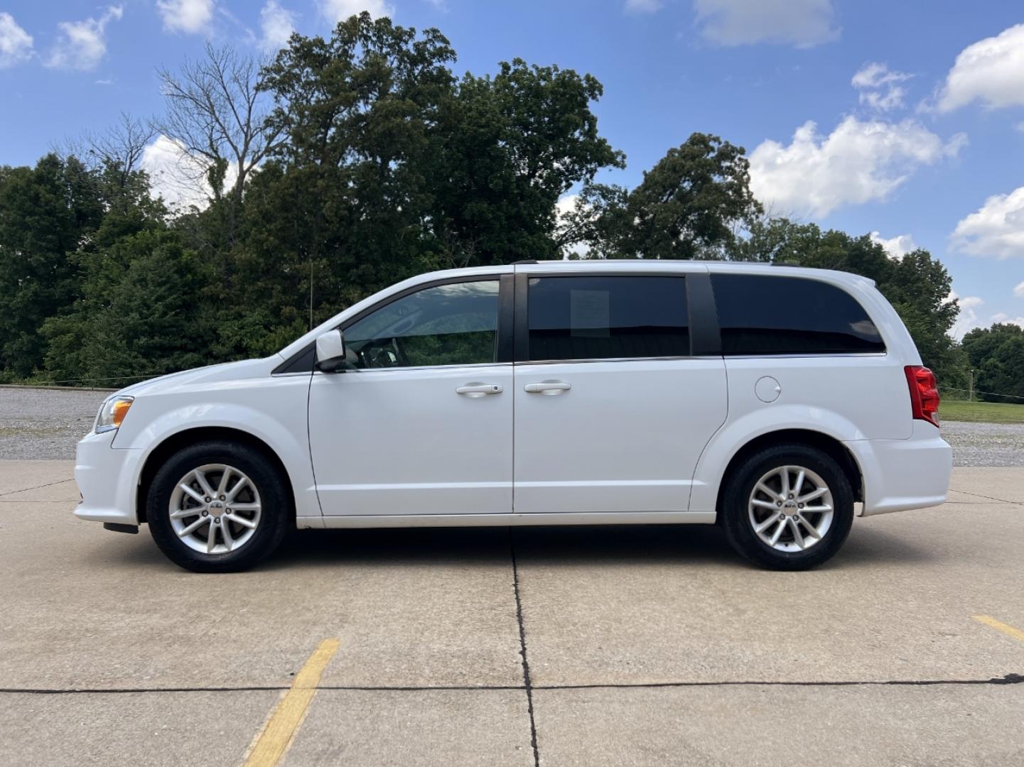 2019 WHITE /Black Leather/Suede Dodge Grand Caravan SXT (2C4RDGCG9KR) with an 3.6L V6 engine, Automatic transmission, located at 506 S. Kingshighway, Cape Girardeau, MO, 63703, (573) 235-5000, 37.294991, -89.553635 - 2019 Dodge Grand Caravan SXT 110xxx miles Front Wheel Drive 3.6L V6 Automatic Leather 3rd Row Stow 'N Go Backup Camera Power Driver Seat Bluetooth Cruise Remote Start Power Windows/Locks/Mirrors We have financing available and we accept trades! Fill out a credit application on our webs - Photo#6