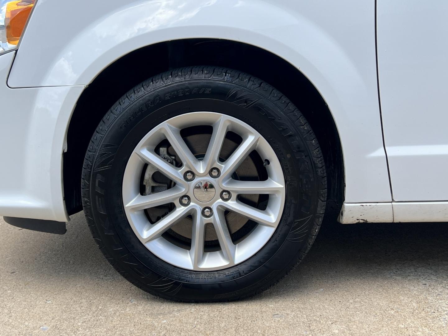 2019 WHITE /Black Leather/Suede Dodge Grand Caravan SXT (2C4RDGCG9KR) with an 3.6L V6 engine, Automatic transmission, located at 506 S. Kingshighway, Cape Girardeau, MO, 63703, (573) 235-5000, 37.294991, -89.553635 - 2019 Dodge Grand Caravan SXT 110xxx miles Front Wheel Drive 3.6L V6 Automatic Leather 3rd Row Stow 'N Go Backup Camera Power Driver Seat Bluetooth Cruise Remote Start Power Windows/Locks/Mirrors We have financing available and we accept trades! Fill out a credit application on our webs - Photo#34