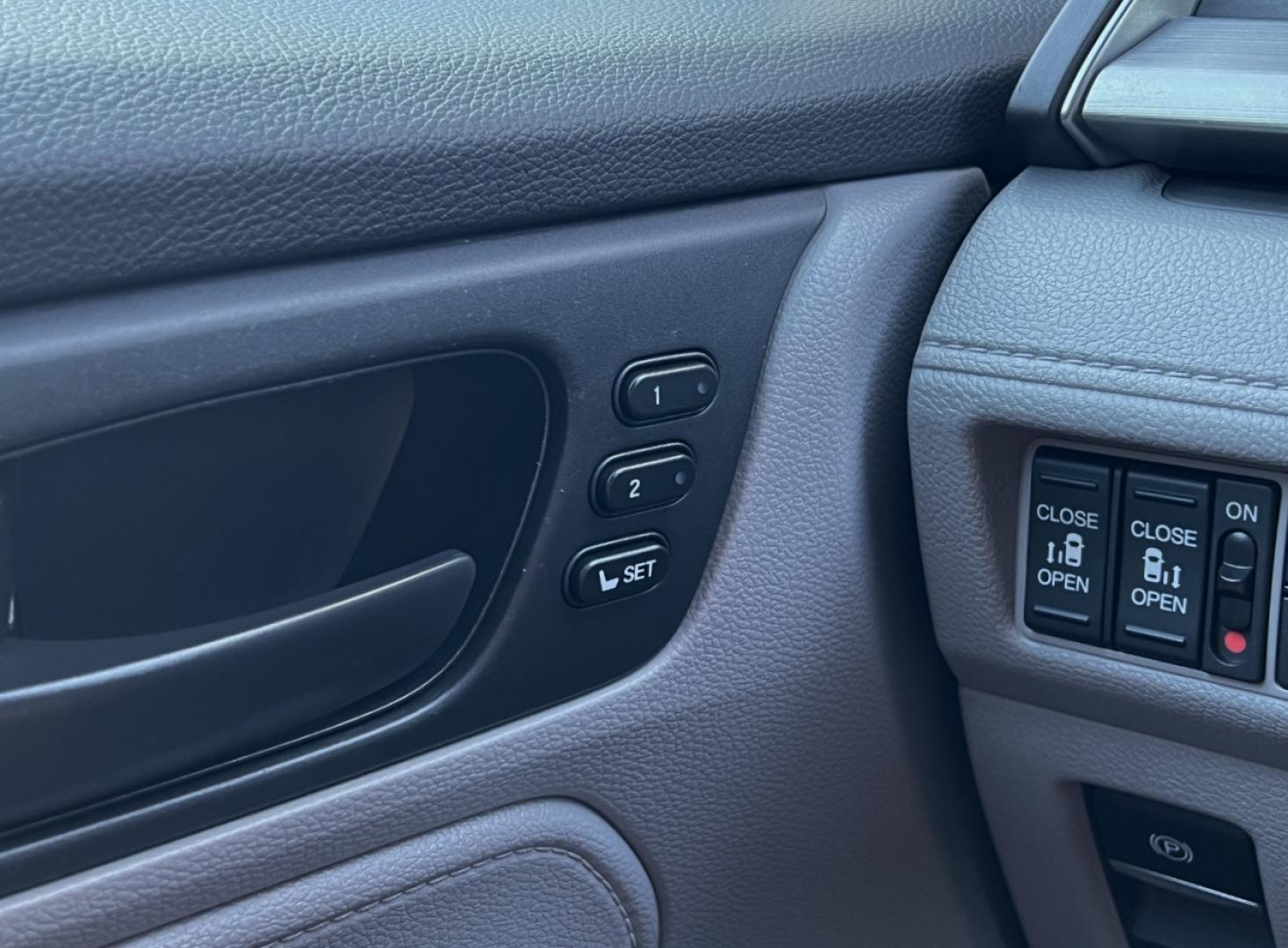 2019 GRAY /Gray Leather Honda Odyssey EX-L (5FNRL6H78KB) with an 3.5L V6 engine, Automatic transmission, located at 2990 Old Orchard Rd., Jackson, MO, 63755, 37.354214, -89.612106 - 2019 Honda Odyssey EX-L 81xxx miles Front Wheel Drive 3.5L V6 Automatic Leather 3rd Row Navigation Rear Entertainment Backup Camera Power/Heated Seats Sunroof Bluetooth Remote Start Cruise Power Windows/Locks/Mirrors We have financing available and we accept trades! Fill out a credit - Photo#34