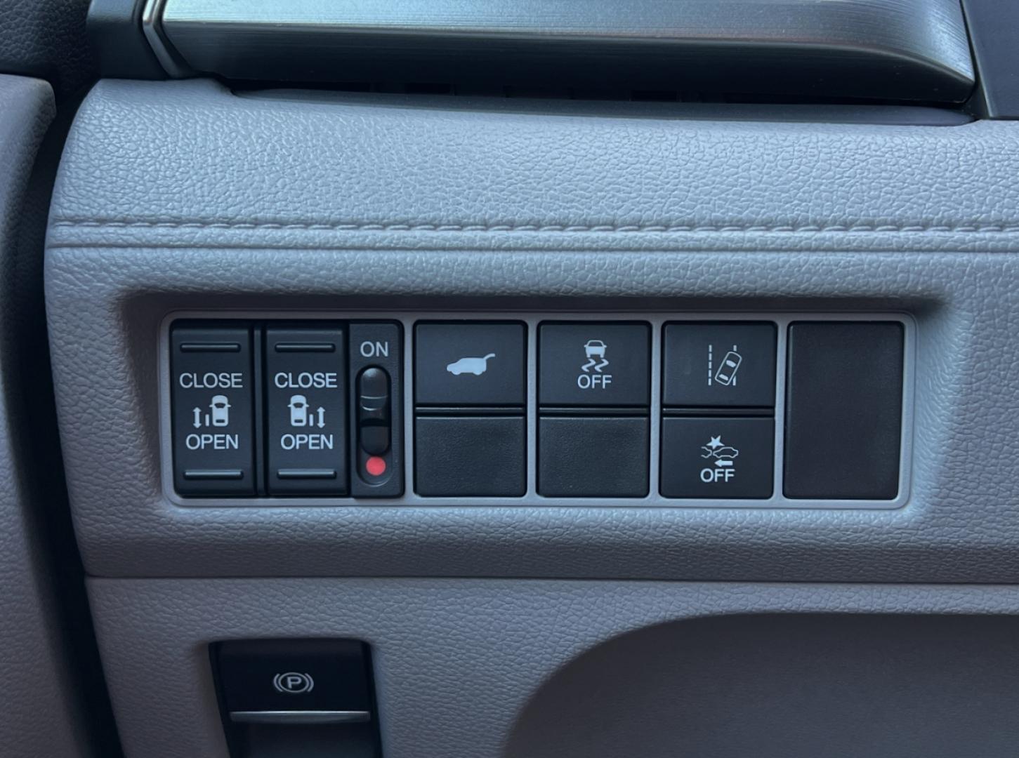 2019 GRAY /Gray Leather Honda Odyssey EX-L (5FNRL6H78KB) with an 3.5L V6 engine, Automatic transmission, located at 2990 Old Orchard Rd., Jackson, MO, 63755, 37.354214, -89.612106 - 2019 Honda Odyssey EX-L 81xxx miles Front Wheel Drive 3.5L V6 Automatic Leather 3rd Row Navigation Rear Entertainment Backup Camera Power/Heated Seats Sunroof Bluetooth Remote Start Cruise Power Windows/Locks/Mirrors We have financing available and we accept trades! Fill out a credit - Photo#35