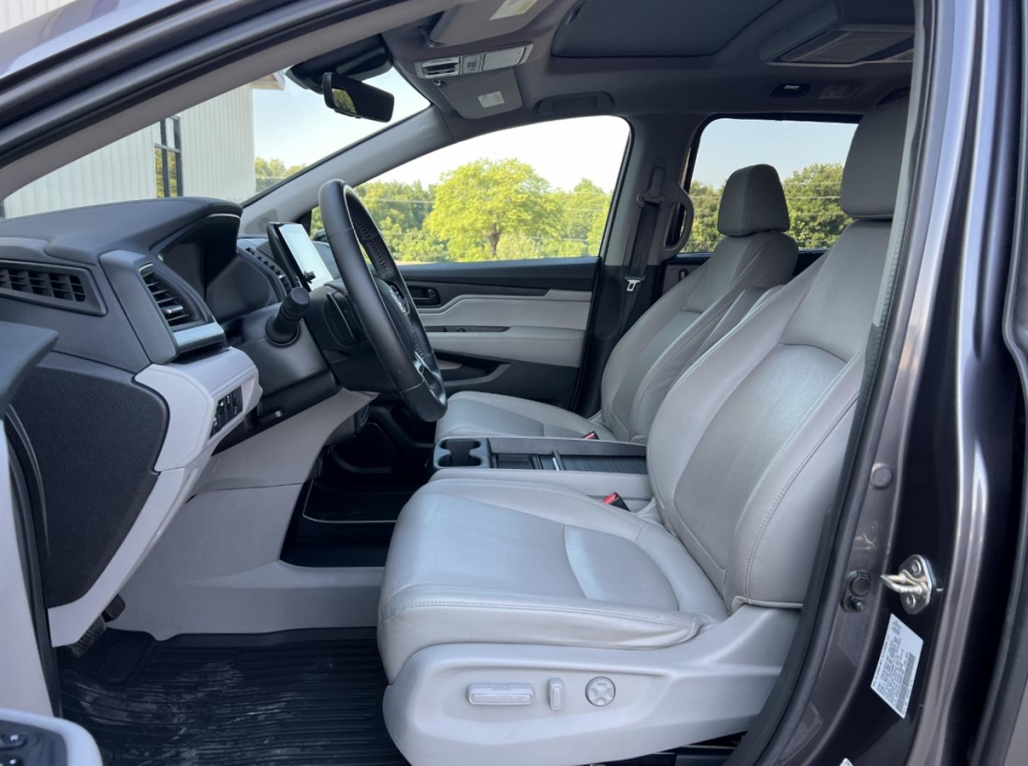 2019 GRAY /Gray Leather Honda Odyssey EX-L (5FNRL6H78KB) with an 3.5L V6 engine, Automatic transmission, located at 2990 Old Orchard Rd., Jackson, MO, 63755, 37.354214, -89.612106 - 2019 Honda Odyssey EX-L 81xxx miles Front Wheel Drive 3.5L V6 Automatic Leather 3rd Row Navigation Rear Entertainment Backup Camera Power/Heated Seats Sunroof Bluetooth Remote Start Cruise Power Windows/Locks/Mirrors We have financing available and we accept trades! Fill out a credit - Photo#17