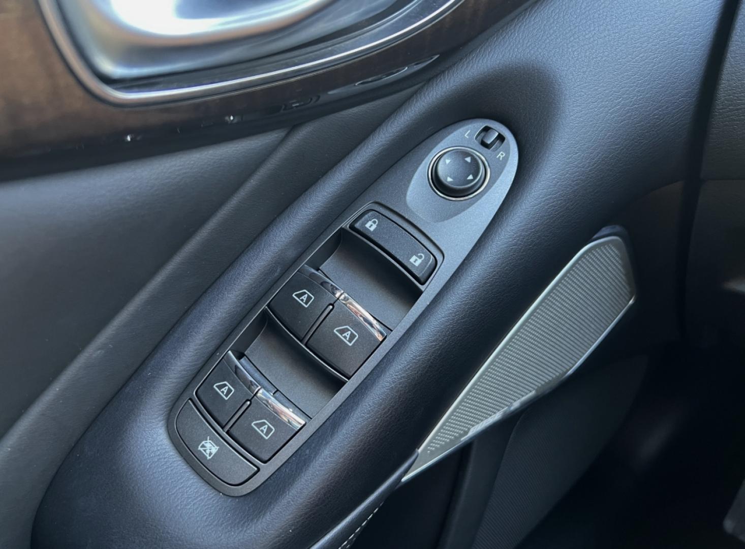 2017 GRAY /Black Leather Infiniti Q50 3.0t Premium (JN1EV7AP9HM) with an 3.0L V6 TURBO engine, Automatic transmission, located at 506 S. Kingshighway, Cape Girardeau, MO, 63703, (573) 235-5000, 37.294991, -89.553635 - 2017 Infiniti Q50 3.0T Premium 102xxx miles Rear Wheel Drive 3.0L V6 Automatic Leather Navigation Power/Heated Seats Backup Camera Sunroof Bluetooth Remote Start Cruise Power Windows/Locks/Mirrors We have financing available and we accept trades! Fill out a credit application on our we - Photo#28