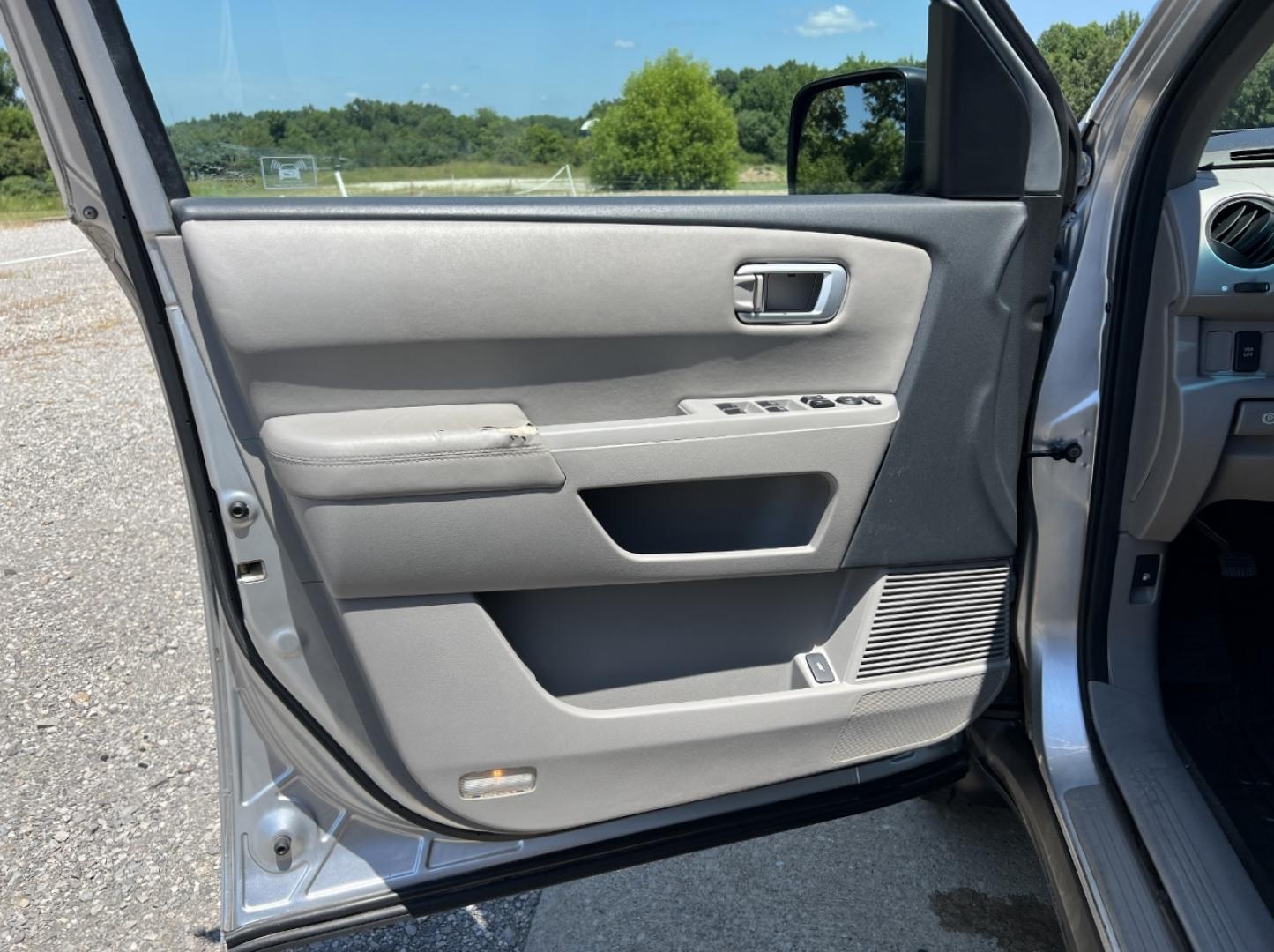 2011 SILVER /Gray Leather Honda Pilot EX-L 4WD (5FNYF4H59BB) with an 3.5L V6 engine, Automatic transmission, located at 506 S. Kingshighway, Cape Girardeau, MO, 63703, (573) 235-5000, 37.294991, -89.553635 - 2011 Honda Pilot EX-L 194xxx miles All Wheel Drive 3.5L V6 Automatic Leather 3rd Row Backup Camera Power/Heated Seats Sunroof Bluetooth Cruise Power Windows/Locks/Mirrors We have financing available and we accept trades! Fill out a credit application on our website or come by today! If - Photo#14