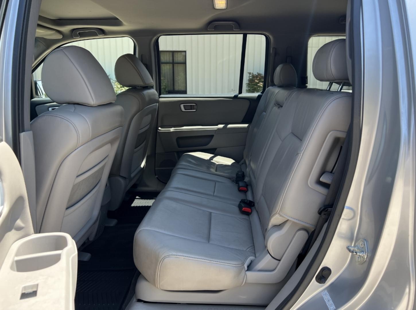 2011 SILVER /Gray Leather Honda Pilot EX-L 4WD (5FNYF4H59BB) with an 3.5L V6 engine, Automatic transmission, located at 506 S. Kingshighway, Cape Girardeau, MO, 63703, (573) 235-5000, 37.294991, -89.553635 - 2011 Honda Pilot EX-L 194xxx miles All Wheel Drive 3.5L V6 Automatic Leather 3rd Row Backup Camera Power/Heated Seats Sunroof Bluetooth Cruise Power Windows/Locks/Mirrors We have financing available and we accept trades! Fill out a credit application on our website or come by today! If - Photo#18
