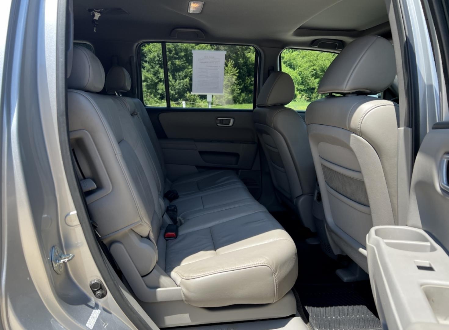 2011 SILVER /Gray Leather Honda Pilot EX-L 4WD (5FNYF4H59BB) with an 3.5L V6 engine, Automatic transmission, located at 506 S. Kingshighway, Cape Girardeau, MO, 63703, (573) 235-5000, 37.294991, -89.553635 - 2011 Honda Pilot EX-L 194xxx miles All Wheel Drive 3.5L V6 Automatic Leather 3rd Row Backup Camera Power/Heated Seats Sunroof Bluetooth Cruise Power Windows/Locks/Mirrors We have financing available and we accept trades! Fill out a credit application on our website or come by today! If - Photo#19