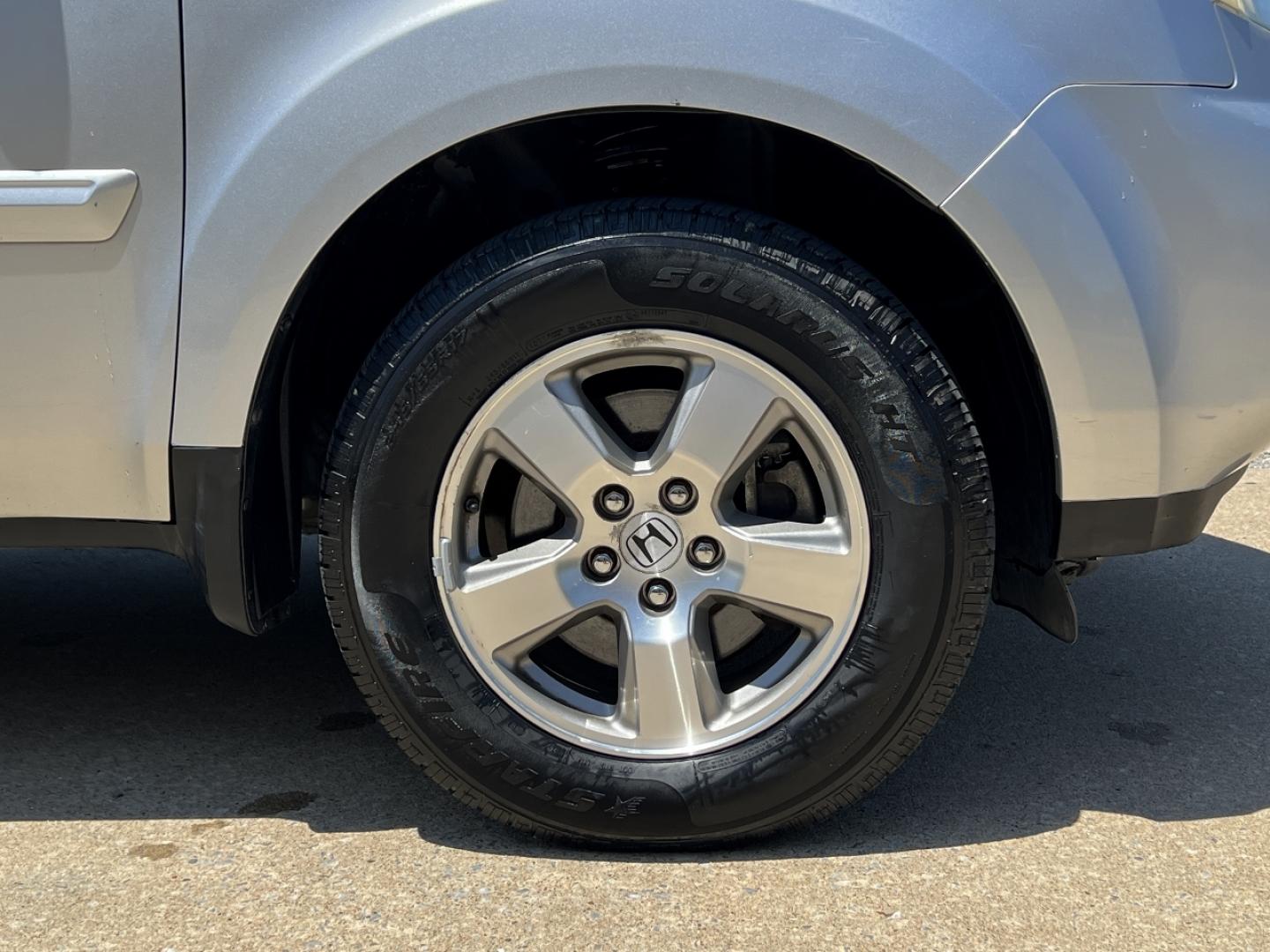 2011 SILVER /Gray Leather Honda Pilot EX-L 4WD (5FNYF4H59BB) with an 3.5L V6 engine, Automatic transmission, located at 506 S. Kingshighway, Cape Girardeau, MO, 63703, (573) 235-5000, 37.294991, -89.553635 - 2011 Honda Pilot EX-L 194xxx miles All Wheel Drive 3.5L V6 Automatic Leather 3rd Row Backup Camera Power/Heated Seats Sunroof Bluetooth Cruise Power Windows/Locks/Mirrors We have financing available and we accept trades! Fill out a credit application on our website or come by today! If - Photo#38