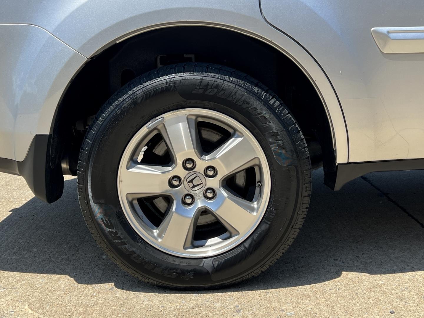 2011 SILVER /Gray Leather Honda Pilot EX-L 4WD (5FNYF4H59BB) with an 3.5L V6 engine, Automatic transmission, located at 506 S. Kingshighway, Cape Girardeau, MO, 63703, (573) 235-5000, 37.294991, -89.553635 - 2011 Honda Pilot EX-L 194xxx miles All Wheel Drive 3.5L V6 Automatic Leather 3rd Row Backup Camera Power/Heated Seats Sunroof Bluetooth Cruise Power Windows/Locks/Mirrors We have financing available and we accept trades! Fill out a credit application on our website or come by today! If - Photo#37