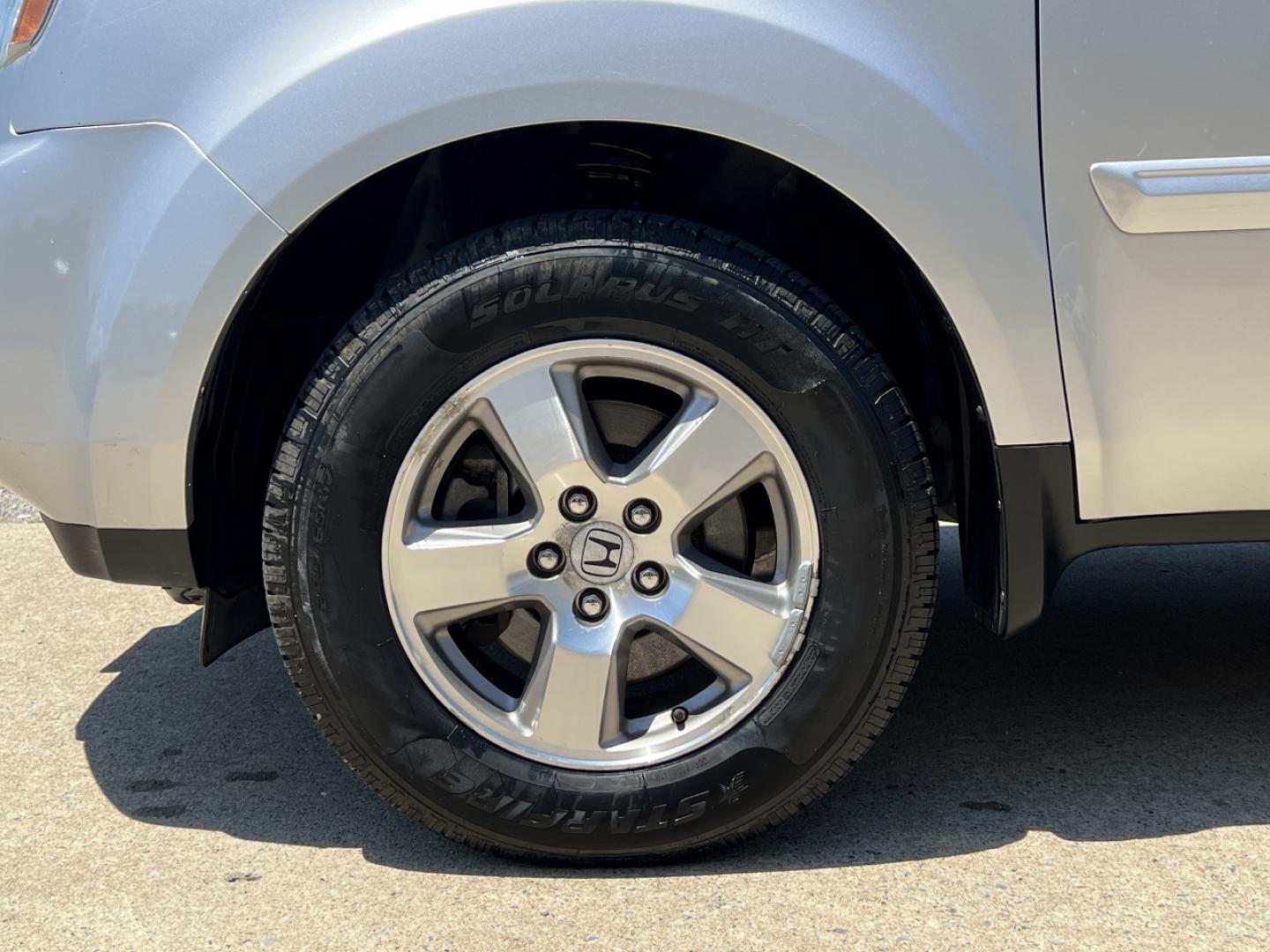 2011 SILVER /Gray Leather Honda Pilot EX-L 4WD (5FNYF4H59BB) with an 3.5L V6 engine, Automatic transmission, located at 506 S. Kingshighway, Cape Girardeau, MO, 63703, (573) 235-5000, 37.294991, -89.553635 - 2011 Honda Pilot EX-L 194xxx miles All Wheel Drive 3.5L V6 Automatic Leather 3rd Row Backup Camera Power/Heated Seats Sunroof Bluetooth Cruise Power Windows/Locks/Mirrors We have financing available and we accept trades! Fill out a credit application on our website or come by today! If - Photo#35
