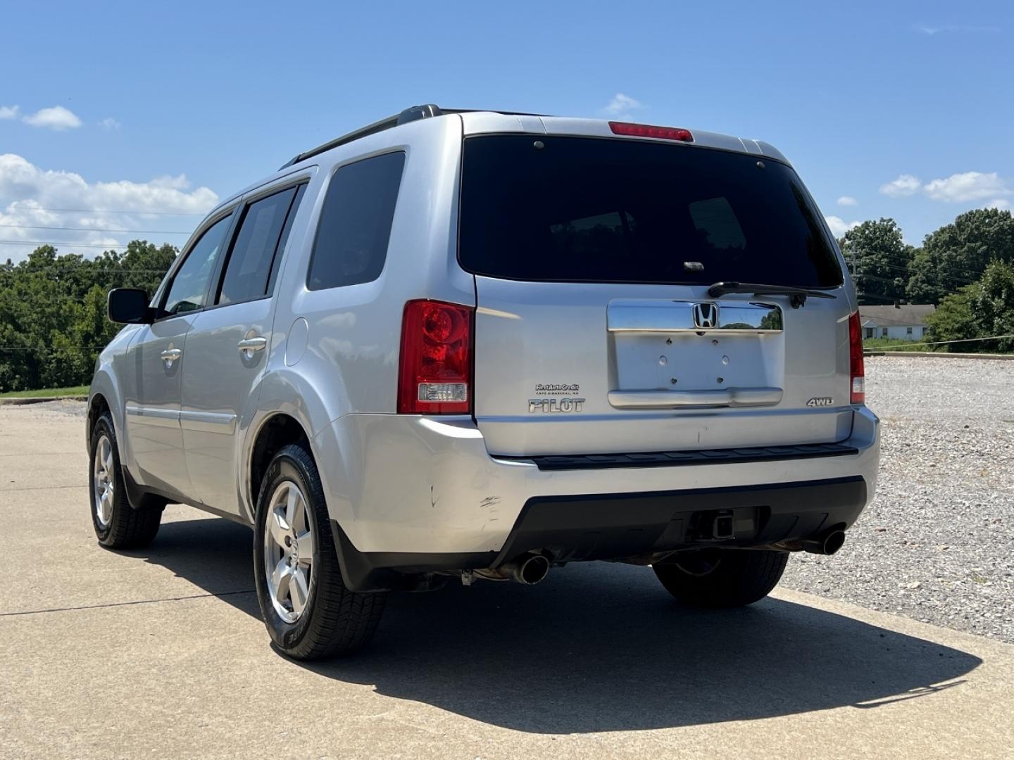 2011 SILVER /Gray Leather Honda Pilot EX-L 4WD (5FNYF4H59BB) with an 3.5L V6 engine, Automatic transmission, located at 506 S. Kingshighway, Cape Girardeau, MO, 63703, (573) 235-5000, 37.294991, -89.553635 - 2011 Honda Pilot EX-L 194xxx miles All Wheel Drive 3.5L V6 Automatic Leather 3rd Row Backup Camera Power/Heated Seats Sunroof Bluetooth Cruise Power Windows/Locks/Mirrors We have financing available and we accept trades! Fill out a credit application on our website or come by today! If - Photo#11