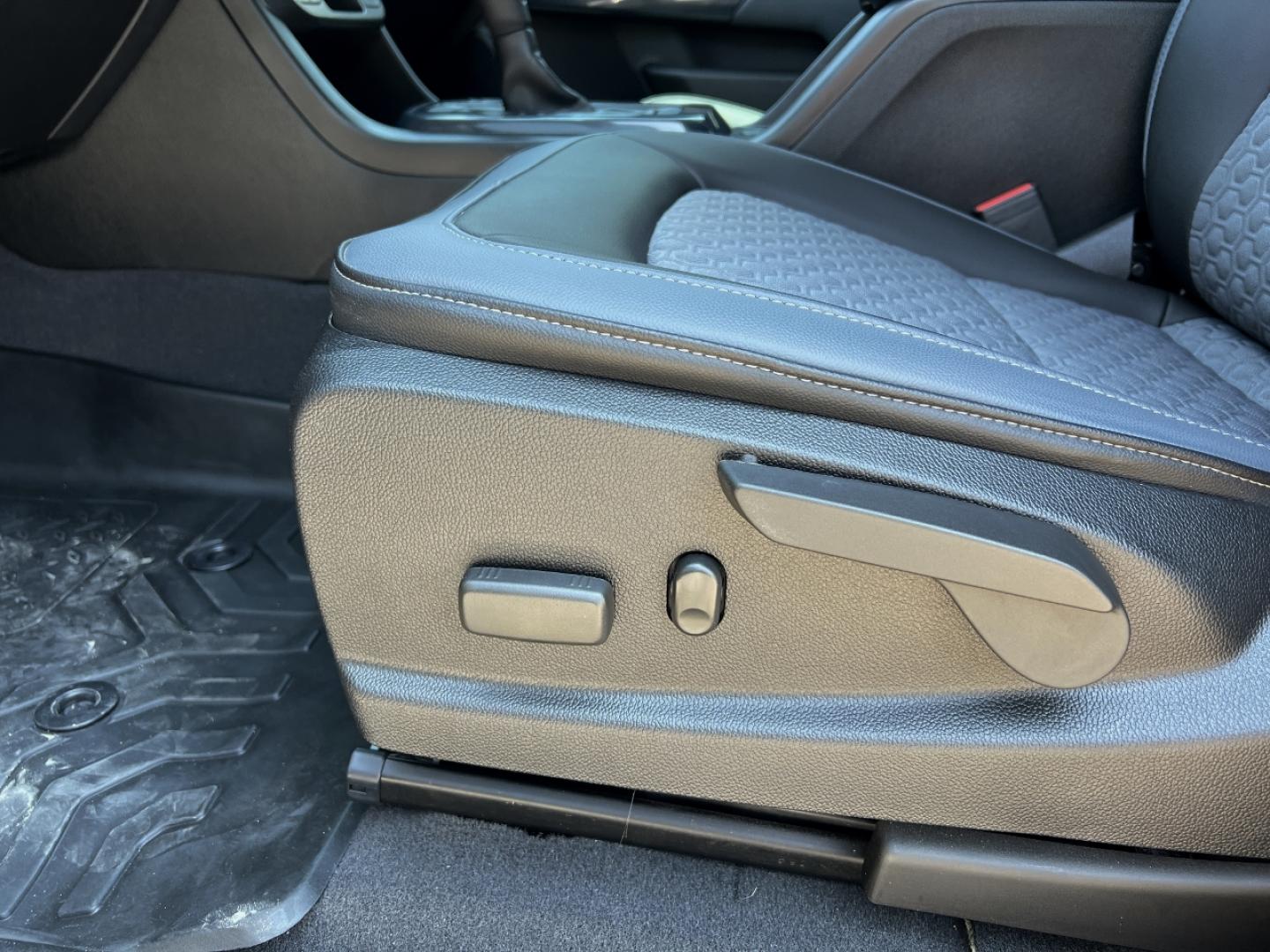 2021 GRAY /Gray Cloth/Leatherette Chevrolet Colorado Z71 Off Road Crew Cab Long Box 4WD (1GCGTDEN0M1) with an 3.6L V6 engine, Automatic transmission, located at 506 S. Kingshighway, Cape Girardeau, MO, 63703, (573) 235-5000, 37.294991, -89.553635 - 2021 Chevrolet Colorado Z71 Off Road Only 34xxx miles 4x4 3.6L V6 Automatic Cloth/Leatherette Backup Camera Power Driver Seat Heated Seats Bluetooth Remote Start Cruise Power Windows/Locks/Mirrors We have financing available and we accept trades! Fill out a credit application on our web - Photo#5