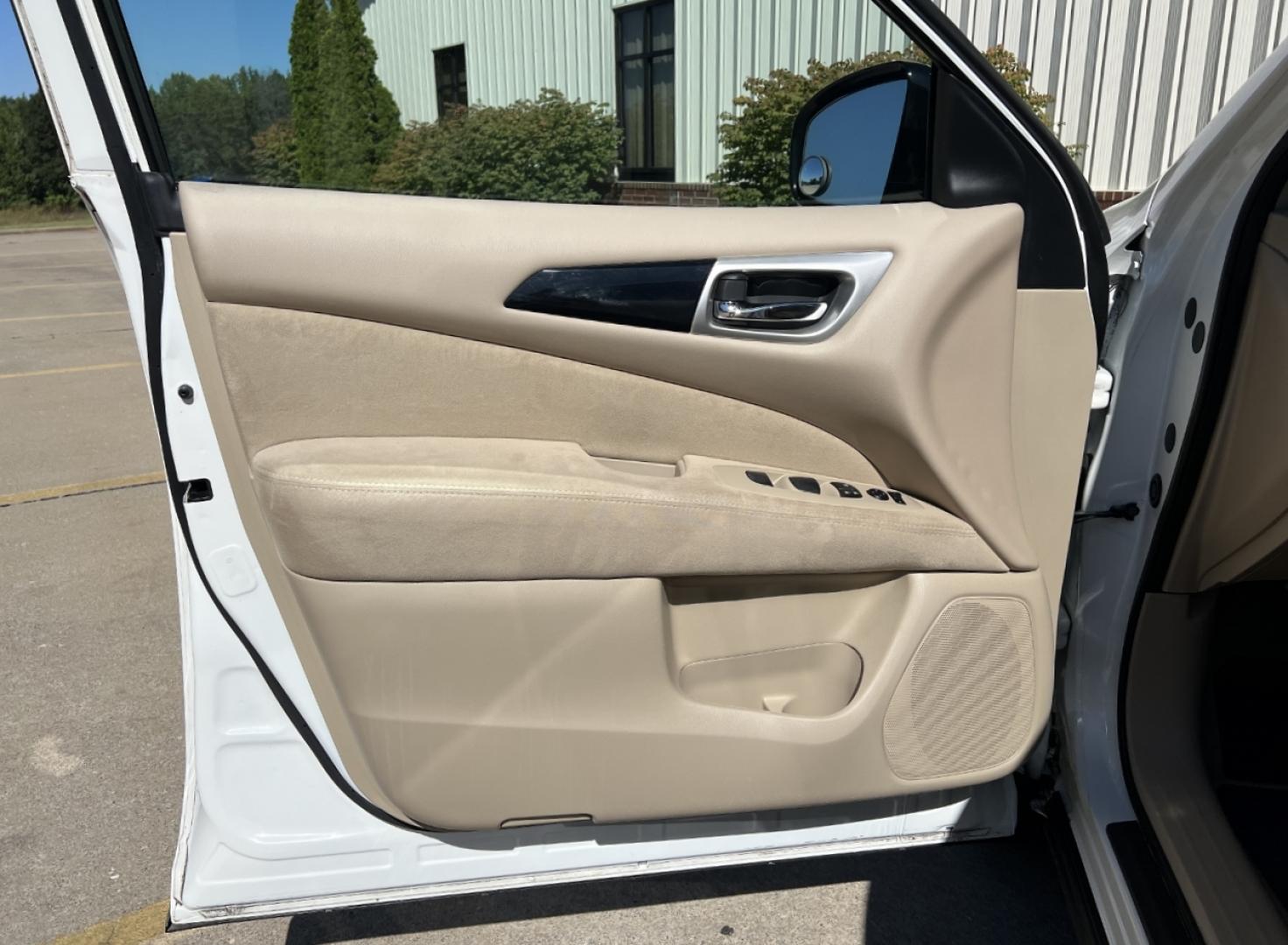 2014 WHITE /Tan Nissan Pathfinder S 4WD (5N1AR2MM1EC) with an 3.5L V6 engine, Continuously Variable Transmission transmission, located at 2990 Old Orchard Rd., Jackson, MO, 63755, 37.354214, -89.612106 - 2014 Nissan Pathfinder S 142xxx miles 4 Wheel Drive 3.5L V6 Automatic 3rd Row Backup Camera Cruise Power Windows/Locks/Mirrors We have financing available and we accept trades! Fill out a credit application on our website or come by today! If you have any questions, give us a call at (573) - Photo#11