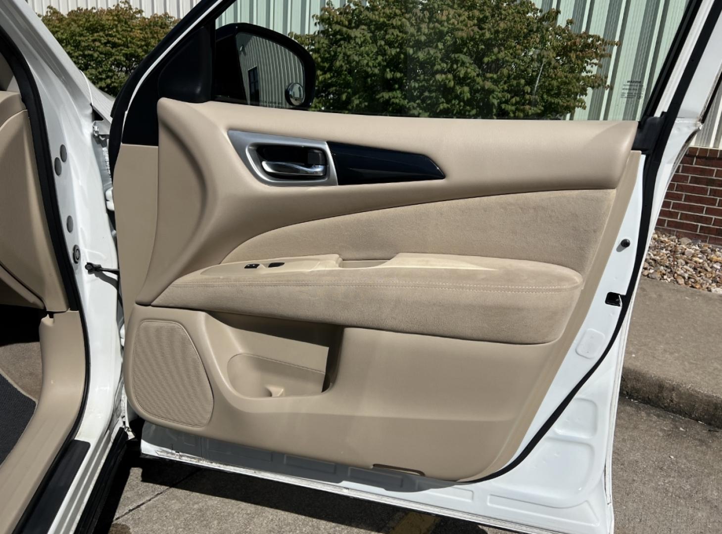 2014 WHITE /Tan Nissan Pathfinder S 4WD (5N1AR2MM1EC) with an 3.5L V6 engine, Continuously Variable Transmission transmission, located at 2990 Old Orchard Rd., Jackson, MO, 63755, 37.354214, -89.612106 - 2014 Nissan Pathfinder S 142xxx miles 4 Wheel Drive 3.5L V6 Automatic 3rd Row Backup Camera Cruise Power Windows/Locks/Mirrors We have financing available and we accept trades! Fill out a credit application on our website or come by today! If you have any questions, give us a call at (573) - Photo#13