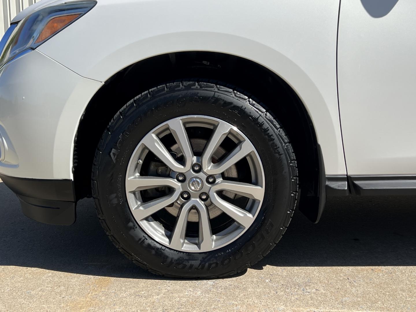 2014 WHITE /Tan Nissan Pathfinder S 4WD (5N1AR2MM1EC) with an 3.5L V6 engine, Continuously Variable Transmission transmission, located at 2990 Old Orchard Rd., Jackson, MO, 63755, 37.354214, -89.612106 - 2014 Nissan Pathfinder S 142xxx miles 4 Wheel Drive 3.5L V6 Automatic 3rd Row Backup Camera Cruise Power Windows/Locks/Mirrors We have financing available and we accept trades! Fill out a credit application on our website or come by today! If you have any questions, give us a call at (573) - Photo#32