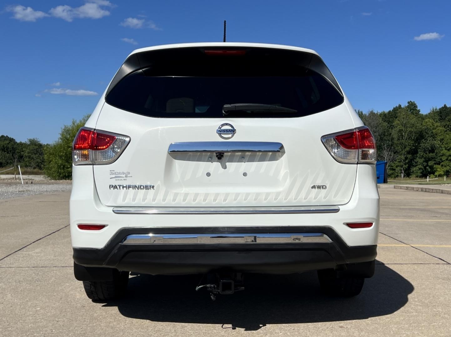 2014 WHITE /Tan Nissan Pathfinder S 4WD (5N1AR2MM1EC) with an 3.5L V6 engine, Continuously Variable Transmission transmission, located at 2990 Old Orchard Rd., Jackson, MO, 63755, 37.354214, -89.612106 - 2014 Nissan Pathfinder S 142xxx miles 4 Wheel Drive 3.5L V6 Automatic 3rd Row Backup Camera Cruise Power Windows/Locks/Mirrors We have financing available and we accept trades! Fill out a credit application on our website or come by today! If you have any questions, give us a call at (573) - Photo#9