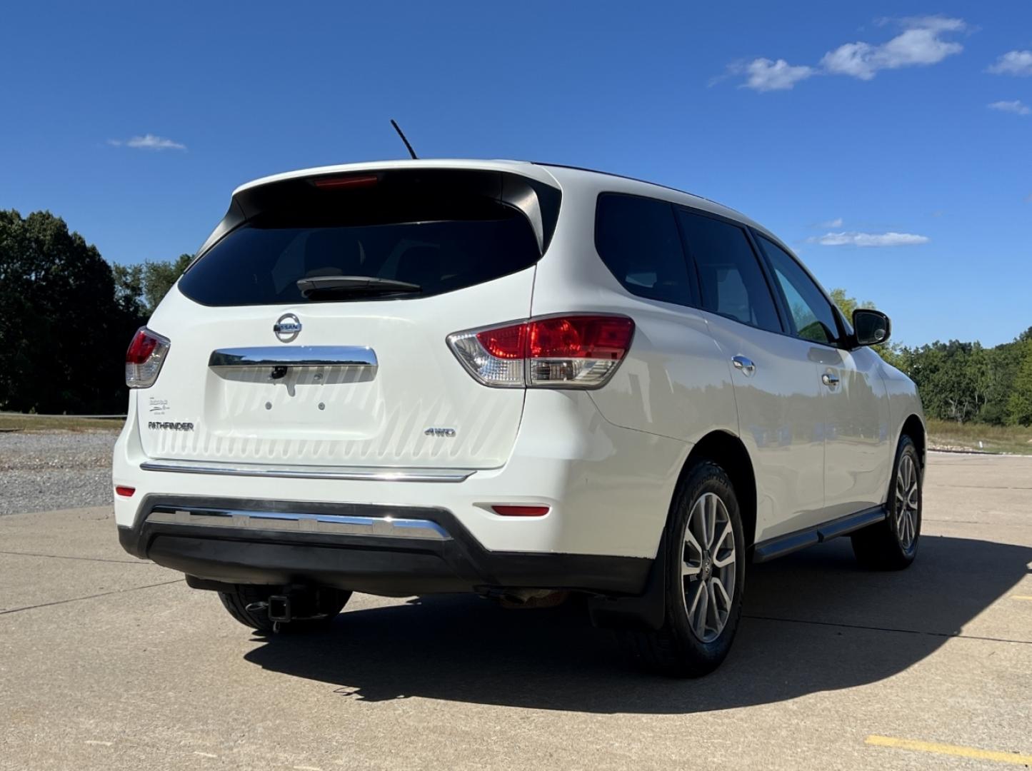 2014 WHITE /Tan Nissan Pathfinder S 4WD (5N1AR2MM1EC) with an 3.5L V6 engine, Continuously Variable Transmission transmission, located at 2990 Old Orchard Rd., Jackson, MO, 63755, 37.354214, -89.612106 - 2014 Nissan Pathfinder S 142xxx miles 4 Wheel Drive 3.5L V6 Automatic 3rd Row Backup Camera Cruise Power Windows/Locks/Mirrors We have financing available and we accept trades! Fill out a credit application on our website or come by today! If you have any questions, give us a call at (573) - Photo#7