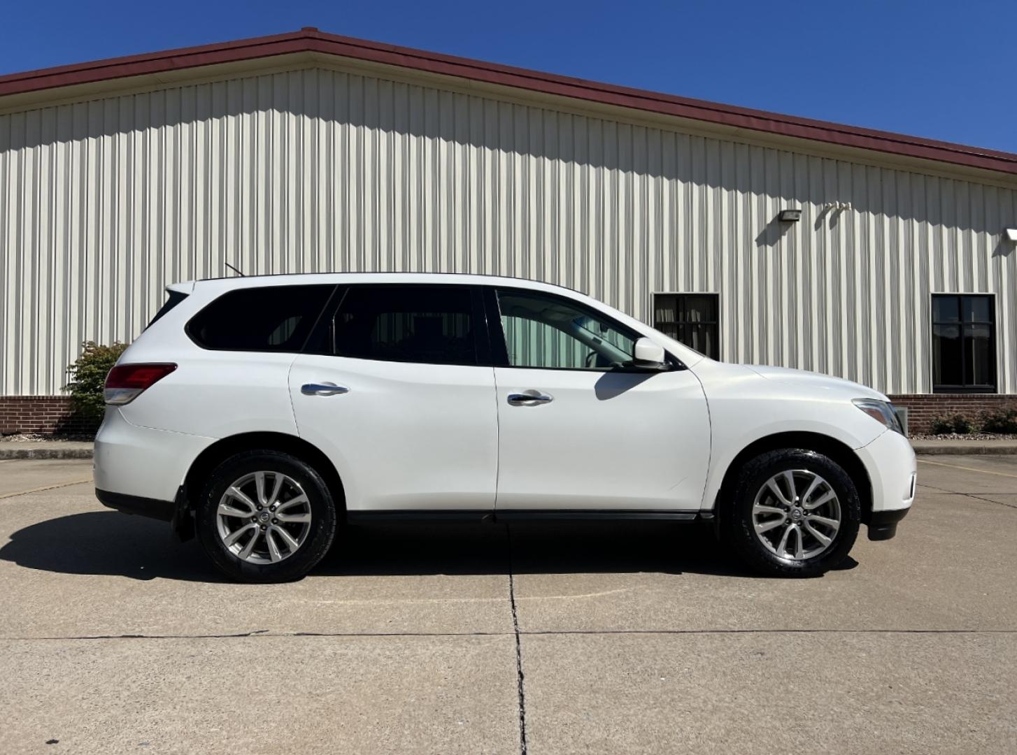2014 WHITE /Tan Nissan Pathfinder S 4WD (5N1AR2MM1EC) with an 3.5L V6 engine, Continuously Variable Transmission transmission, located at 2990 Old Orchard Rd., Jackson, MO, 63755, 37.354214, -89.612106 - 2014 Nissan Pathfinder S 142xxx miles 4 Wheel Drive 3.5L V6 Automatic 3rd Row Backup Camera Cruise Power Windows/Locks/Mirrors We have financing available and we accept trades! Fill out a credit application on our website or come by today! If you have any questions, give us a call at (573) - Photo#6