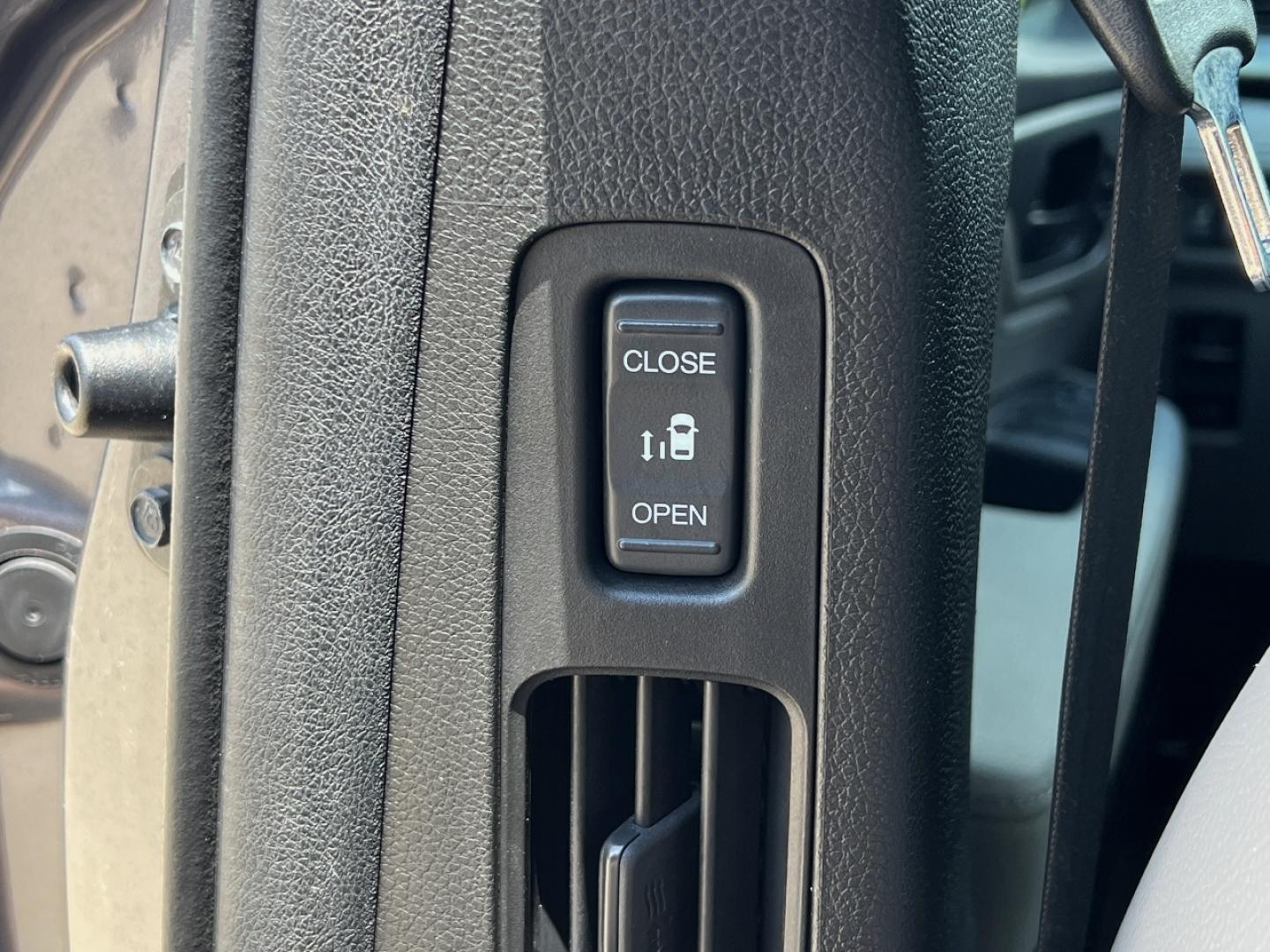 2019 GRAY /Gray Leather Honda Odyssey EX-L (5FNRL6H75KB) with an 3.5L V6 engine, Automatic transmission, located at 506 S. Kingshighway, Cape Girardeau, MO, 63703, (573) 235-5000, 37.294991, -89.553635 - 2019 Honda Odyssey EX-L 87xxx miles Front Wheel Drive 3.5L V6 Automatic Leather 3rd Row Navigation Rear Entertainment Power/Heated Seats Backup Camera Sunroof Bluetooth Remote Start Cruise Power Windows/Locks/Mirrors We have financing available and we accept trades! Fill out a credit - Photo#39