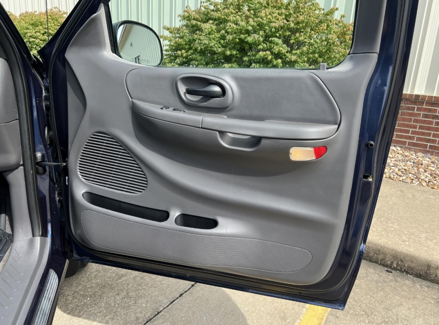 2002 BLUE /Gray Cloth Ford F-150 XLT Flareside 2WD (2FTRF07252C) with an 4.2L V6 engine, Automatic transmission, located at 2990 Old Orchard Rd., Jackson, MO, 63755, 37.354214, -89.612106 - 2002 Ford F-150 XLT 114xxx miles Rear Wheel Drive 4.2L V6 Automatic Cruise Power Windows/Locks/Mirrors We have financing available and we accept trades! Fill out a credit application on our website or come by today! If you have any questions, give us a call at (573) 204-7777 or visit our web - Photo#11